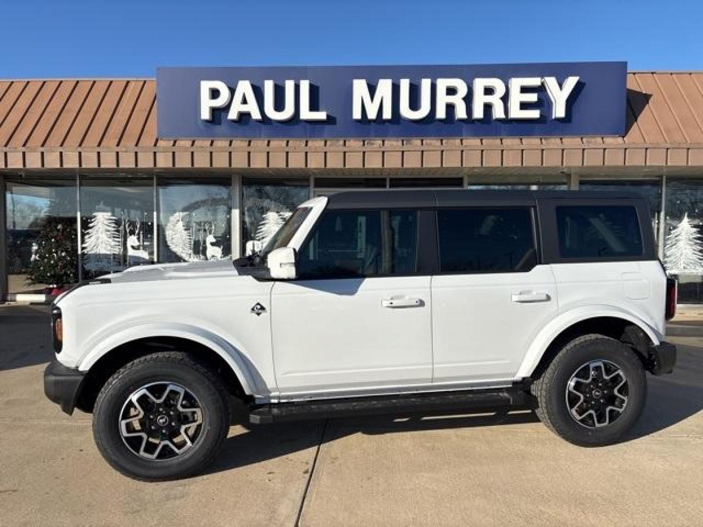 2024 Oxford White /Roast W/Black Onyx Ford Bronco Outer Banks (1FMDE8BH1RL) with an 2.3L EcoBoost I-4 engine, Automatic transmission, located at 1105 E Mulberry, Kaufman, TX, 75142, (972) 962-2151, 32.589550, -96.300926 - Oxford White 2024 Ford Bronco 4D Sport Utility Outer Banks 4WD 10-Speed Automatic 2.3L EcoBoost I-4<br><br><br>Please call Paul Murrey Ford Inc. In Kaufman Texas A Family Dealership Since 1952 Serving the Dallas Fort Worth and East Texas areas for over 70 years. Please call 972-962-2151 www.murreyfo - Photo#0