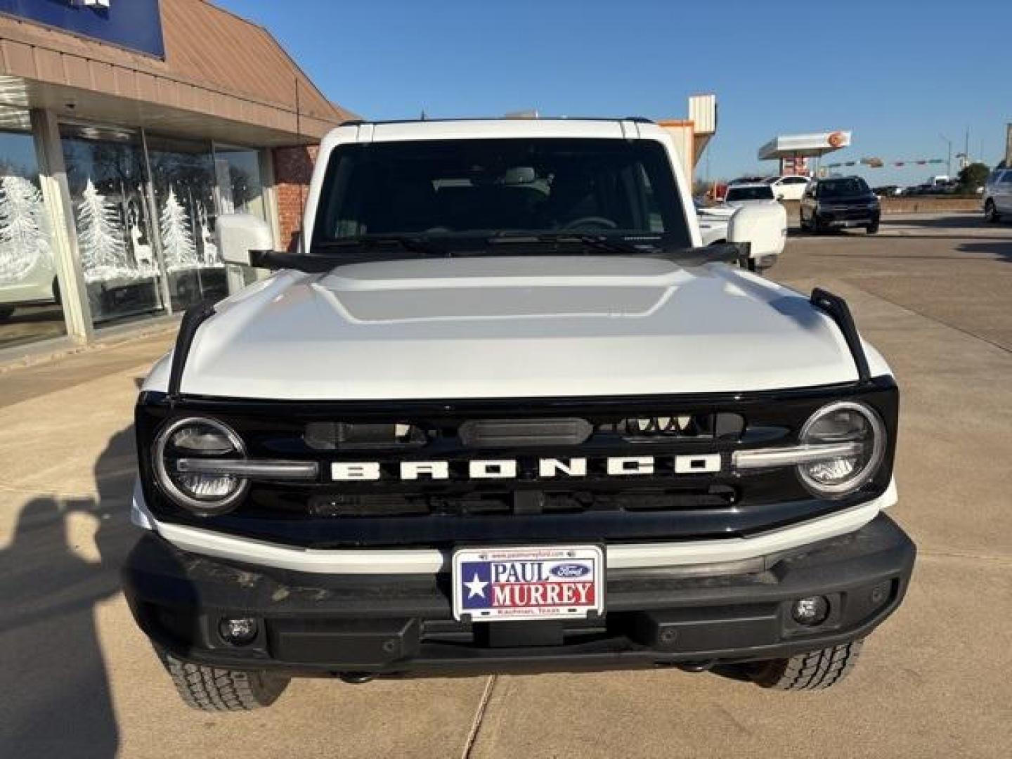 2024 Oxford White /Roast W/Black Onyx Ford Bronco Outer Banks (1FMDE8BH1RL) with an 2.3L EcoBoost I-4 engine, Automatic transmission, located at 1105 E Mulberry, Kaufman, TX, 75142, (972) 962-2151, 32.589550, -96.300926 - Oxford White 2024 Ford Bronco 4D Sport Utility Outer Banks 4WD 10-Speed Automatic 2.3L EcoBoost I-4<br><br><br>Please call Paul Murrey Ford Inc. In Kaufman Texas A Family Dealership Since 1952 Serving the Dallas Fort Worth and East Texas areas for over 70 years. Please call 972-962-2151 www.murreyfo - Photo#7