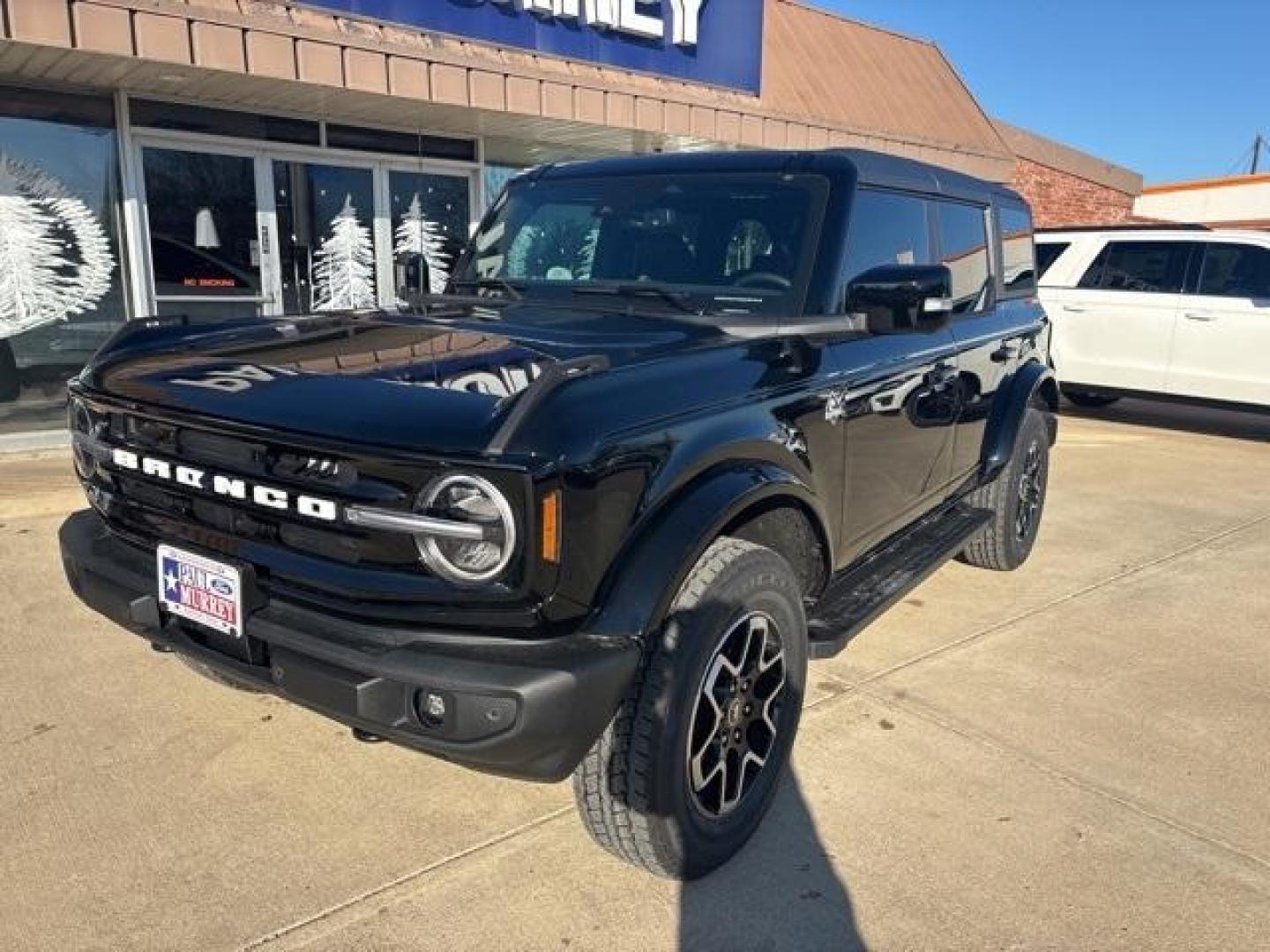 2024 Shadow Black /Roast W/Black Onyx Ford Bronco Outer Banks (1FMDE8BH0RL) with an 2.3L EcoBoost I-4 engine, Automatic transmission, located at 1105 E Mulberry, Kaufman, TX, 75142, (972) 962-2151, 32.589550, -96.300926 - Shadow Black 2024 Ford Bronco 4D Sport Utility Outer Banks 4WD 10-Speed Automatic 2.3L EcoBoost I-4<br><br><br>Please call Paul Murrey Ford Inc. In Kaufman Texas A Family Dealership Since 1952 Serving the Dallas Fort Worth and East Texas areas for over 70 years. Please call 972-962-2151 www.murreyfo - Photo#1