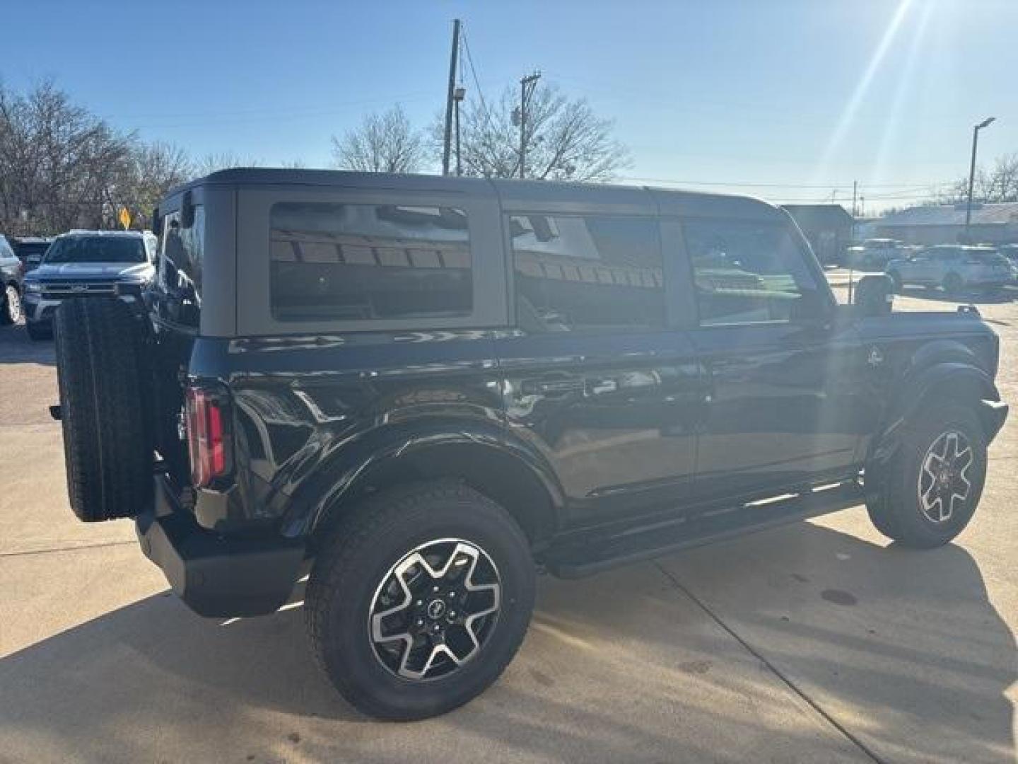 2024 Shadow Black /Roast W/Black Onyx Ford Bronco Outer Banks (1FMDE8BH0RL) with an 2.3L EcoBoost I-4 engine, Automatic transmission, located at 1105 E Mulberry, Kaufman, TX, 75142, (972) 962-2151, 32.589550, -96.300926 - Shadow Black 2024 Ford Bronco 4D Sport Utility Outer Banks 4WD 10-Speed Automatic 2.3L EcoBoost I-4<br><br><br>Please call Paul Murrey Ford Inc. In Kaufman Texas A Family Dealership Since 1952 Serving the Dallas Fort Worth and East Texas areas for over 70 years. Please call 972-962-2151 www.murreyfo - Photo#5
