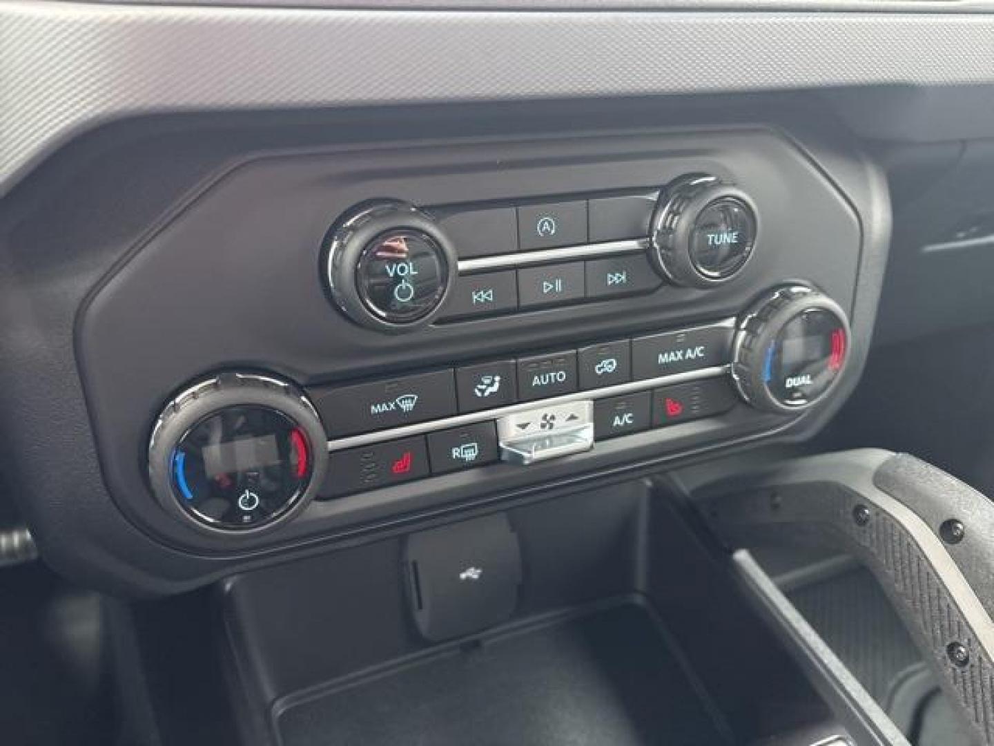 2024 Cactus /Dark Gray W/Black Onyx Ford Bronco Big Bend (1FMDE7BH7RL) with an 2.3L EcoBoost I-4 engine, Automatic transmission, located at 1105 E Mulberry, Kaufman, TX, 75142, (972) 962-2151, 32.589550, -96.300926 - Cactus Gray 2024 Ford Bronco 4D Sport Utility Big Bend 4WD 10-Speed Automatic 2.3L EcoBoost I-4<br><br><br>Please call Paul Murrey Ford Inc. In Kaufman Texas A Family Dealership Since 1952 Serving the Dallas Fort Worth and East Texas areas for over 70 years. Please call 972-962-2151 www.murreyford.c - Photo#20