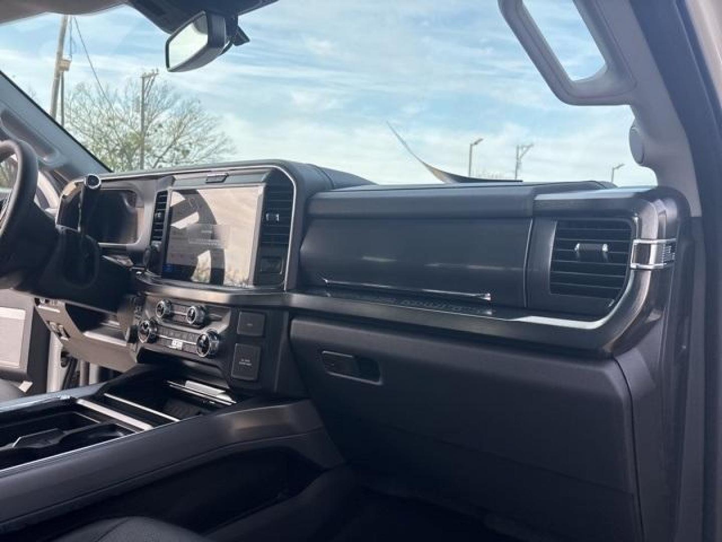 2025 White Metallic /Black Onyx Ford F-350SD Lariat (1FT8W3BT2SE) with an Power Stroke 6.7L V8 DI 32V OHV Turbodiesel engine, Automatic transmission, located at 1105 E Mulberry, Kaufman, TX, 75142, (972) 962-2151, 32.589550, -96.300926 - Star White Metallic Tri-Coat 2025 Ford F-350SD 4D Crew Cab Lariat 4WD 10-Speed Automatic Power Stroke 6.7L V8 DI 32V OHV Turbodiesel 4WD.<br><br><br>Please call Paul Murrey Ford Inc. In Kaufman Texas A Family Dealership Since 1952 Serving the Dallas Fort Worth and East Texas areas for over 70 years. - Photo#15