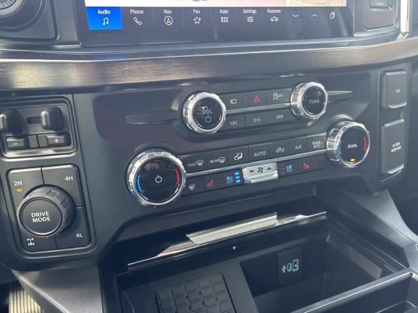 2025 White Metallic /Black Onyx Ford F-350SD Lariat (1FT8W3BT2SE) with an Power Stroke 6.7L V8 DI 32V OHV Turbodiesel engine, Automatic transmission, located at 1105 E Mulberry, Kaufman, TX, 75142, (972) 962-2151, 32.589550, -96.300926 - Star White Metallic Tri-Coat 2025 Ford F-350SD 4D Crew Cab Lariat 4WD 10-Speed Automatic Power Stroke 6.7L V8 DI 32V OHV Turbodiesel 4WD.<br><br><br>Please call Paul Murrey Ford Inc. In Kaufman Texas A Family Dealership Since 1952 Serving the Dallas Fort Worth and East Texas areas for over 70 years. - Photo#23