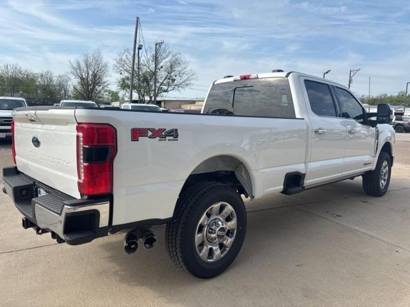 2025 White Metallic /Black Onyx Ford F-350SD Lariat (1FT8W3BT2SE) with an Power Stroke 6.7L V8 DI 32V OHV Turbodiesel engine, Automatic transmission, located at 1105 E Mulberry, Kaufman, TX, 75142, (972) 962-2151, 32.589550, -96.300926 - Star White Metallic Tri-Coat 2025 Ford F-350SD 4D Crew Cab Lariat 4WD 10-Speed Automatic Power Stroke 6.7L V8 DI 32V OHV Turbodiesel 4WD.<br><br><br>Please call Paul Murrey Ford Inc. In Kaufman Texas A Family Dealership Since 1952 Serving the Dallas Fort Worth and East Texas areas for over 70 years. - Photo#5