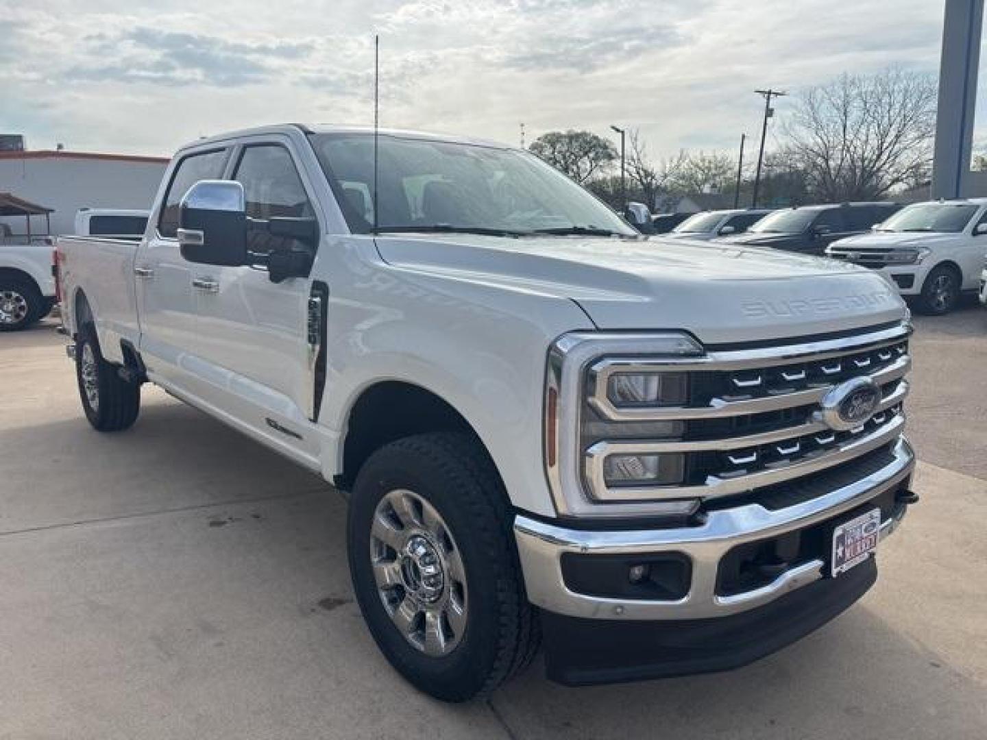 2025 White Metallic /Black Onyx Ford F-350SD Lariat (1FT8W3BT2SE) with an Power Stroke 6.7L V8 DI 32V OHV Turbodiesel engine, Automatic transmission, located at 1105 E Mulberry, Kaufman, TX, 75142, (972) 962-2151, 32.589550, -96.300926 - Star White Metallic Tri-Coat 2025 Ford F-350SD 4D Crew Cab Lariat 4WD 10-Speed Automatic Power Stroke 6.7L V8 DI 32V OHV Turbodiesel 4WD.<br><br><br>Please call Paul Murrey Ford Inc. In Kaufman Texas A Family Dealership Since 1952 Serving the Dallas Fort Worth and East Texas areas for over 70 years. - Photo#6