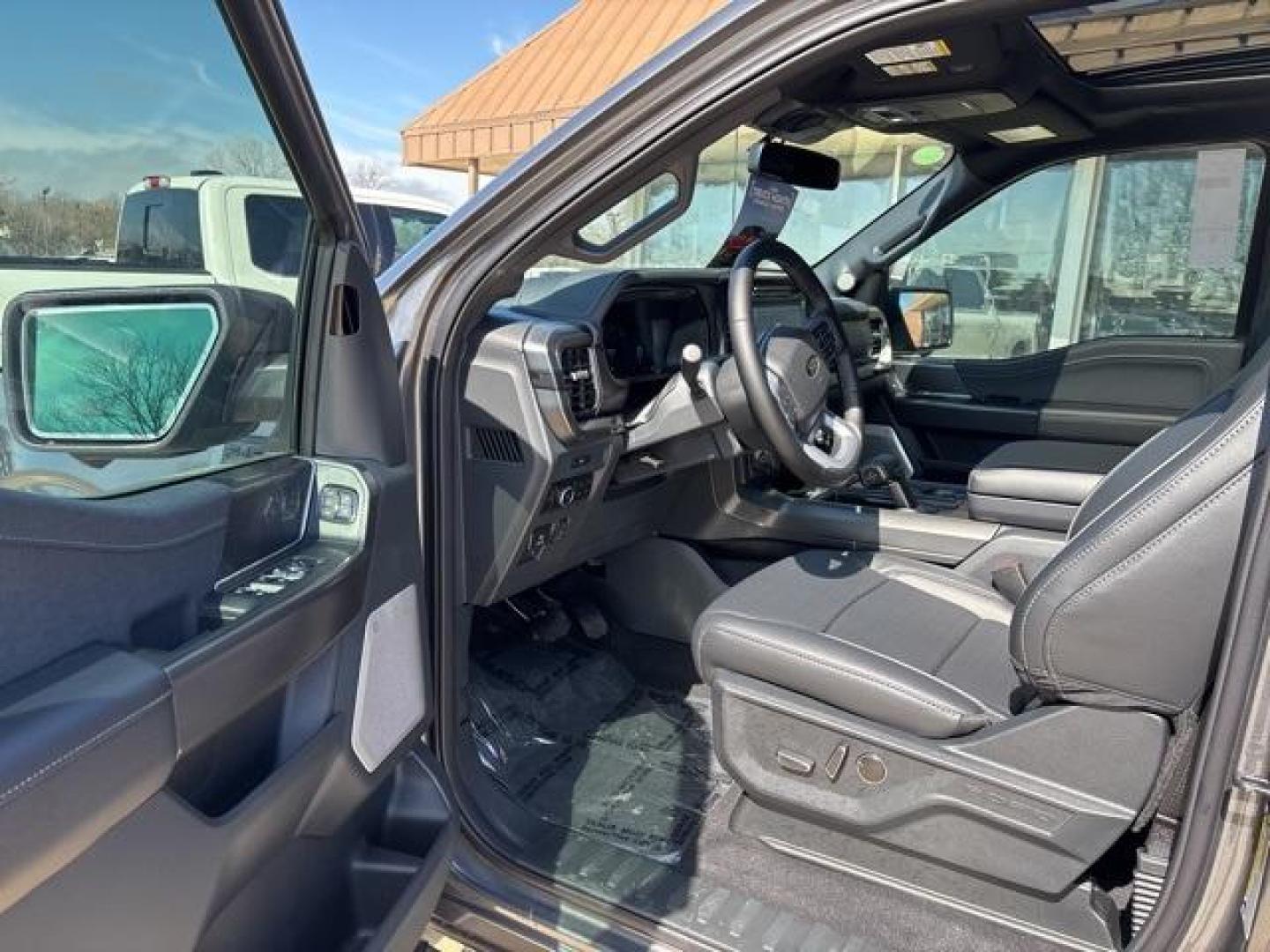 2025 Gray Metallic /Black Ford F-150 Lariat (1FTFW5L81SF) with an 3.5L V6 EcoBoost engine, Automatic transmission, located at 1105 E Mulberry, Kaufman, TX, 75142, (972) 962-2151, 32.589550, -96.300926 - Carbonized Gray Metallic 2025 Ford F-150 4D SuperCrew Lariat 4WD 10-Speed Automatic 3.5L V6 EcoBoost 4WD.<br><br><br>Please call Paul Murrey Ford Inc. In Kaufman Texas A Family Dealership Since 1952 Serving the Dallas Fort Worth and East Texas areas for over 70 years. Please call 972-962-2151 www.mu - Photo#9