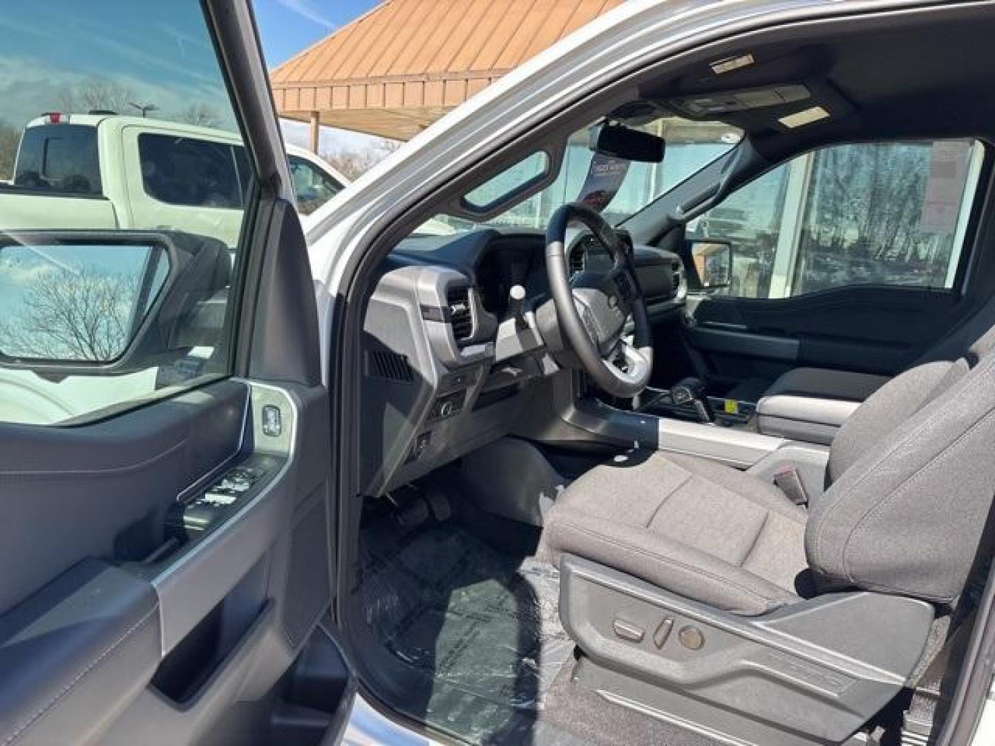 2025 White Metallic /Black Ford F-150 XLT (1FTFW3L58SK) with an 5.0L V8 engine, Automatic transmission, located at 1105 E Mulberry, Kaufman, TX, 75142, (972) 962-2151, 32.589550, -96.300926 - Space White Metallic 2025 Ford F-150 4D SuperCrew XLT 4WD 10-Speed Automatic 5.0L V8 4WD.<br><br><br>Please call Paul Murrey Ford Inc. In Kaufman Texas A Family Dealership Since 1952 Serving the Dallas Fort Worth and East Texas areas for over 70 years. Please call 972-962-2151 www.murreyford.com www - Photo#9