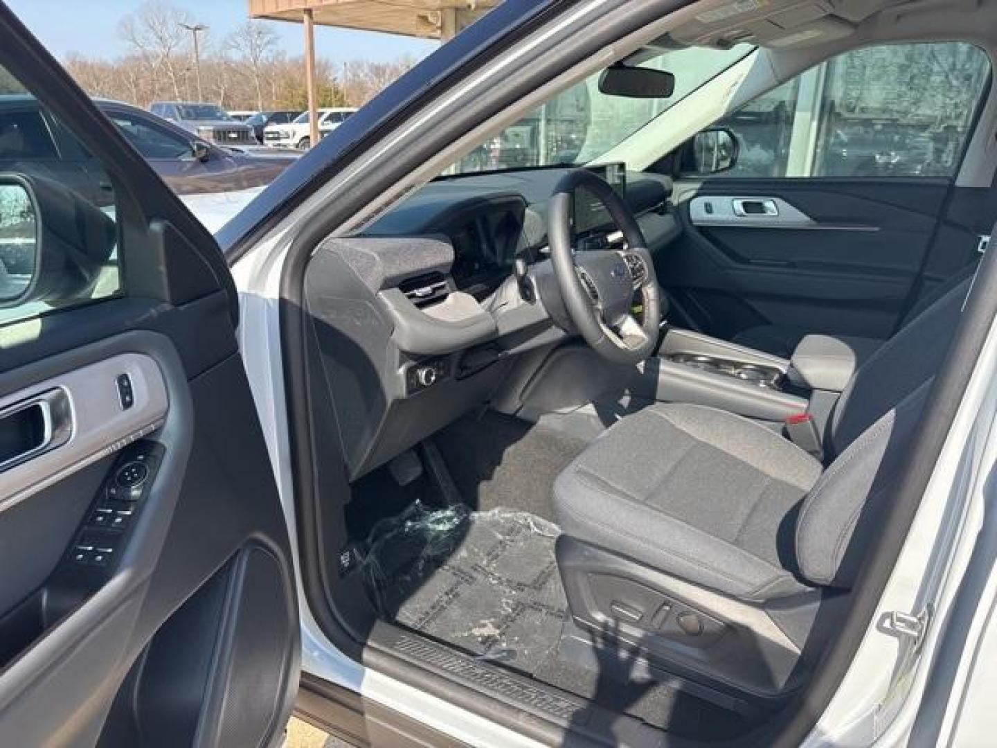 2025 Space White Metallic /Gray Ford Explorer Active (1FMUK7DH6SG) with an 2.3L EcoBoost I-4 engine, Automatic transmission, located at 1105 E Mulberry, Kaufman, TX, 75142, (972) 962-2151, 32.589550, -96.300926 - Space White Metallic 2025 Ford Explorer 4D Sport Utility Active RWD 10-Speed Automatic 2.3L EcoBoost I-4<br><br>20/29 City/Highway MPG<br><br><br>Please call Paul Murrey Ford Inc. In Kaufman Texas A Family Dealership Since 1952 Serving the Dallas Fort Worth and East Texas areas for over 70 years. Pl - Photo#8