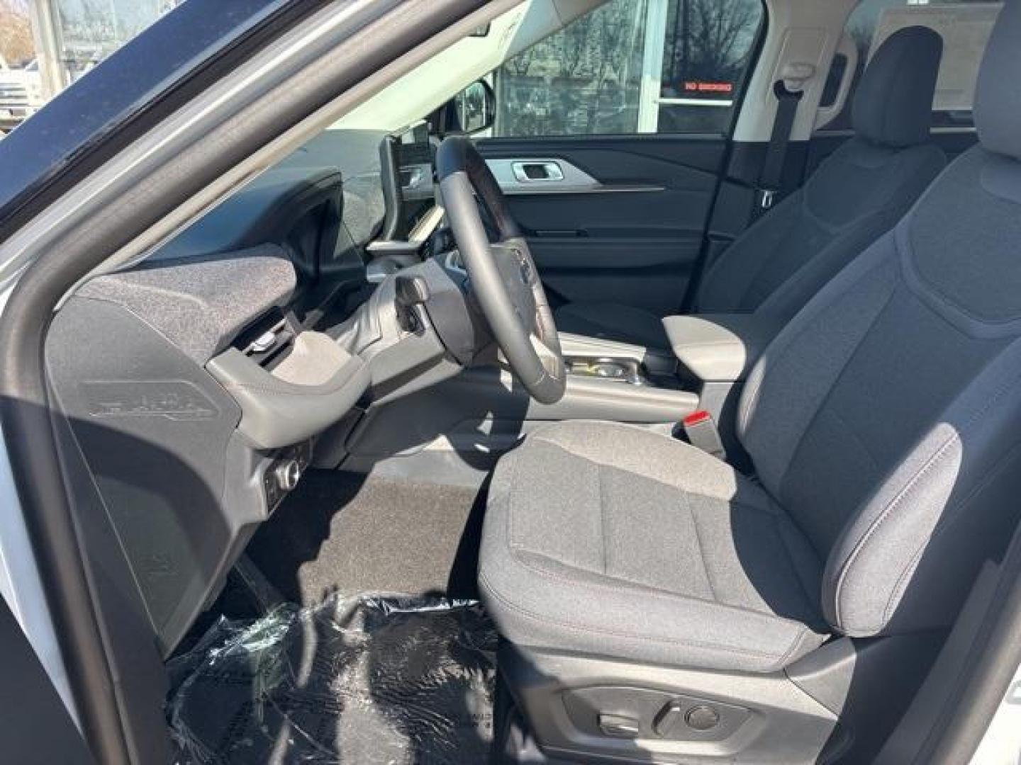 2025 Space White Metallic /Gray Ford Explorer Active (1FMUK7DH6SG) with an 2.3L EcoBoost I-4 engine, Automatic transmission, located at 1105 E Mulberry, Kaufman, TX, 75142, (972) 962-2151, 32.589550, -96.300926 - Space White Metallic 2025 Ford Explorer 4D Sport Utility Active RWD 10-Speed Automatic 2.3L EcoBoost I-4<br><br>20/29 City/Highway MPG<br><br><br>Please call Paul Murrey Ford Inc. In Kaufman Texas A Family Dealership Since 1952 Serving the Dallas Fort Worth and East Texas areas for over 70 years. Pl - Photo#9