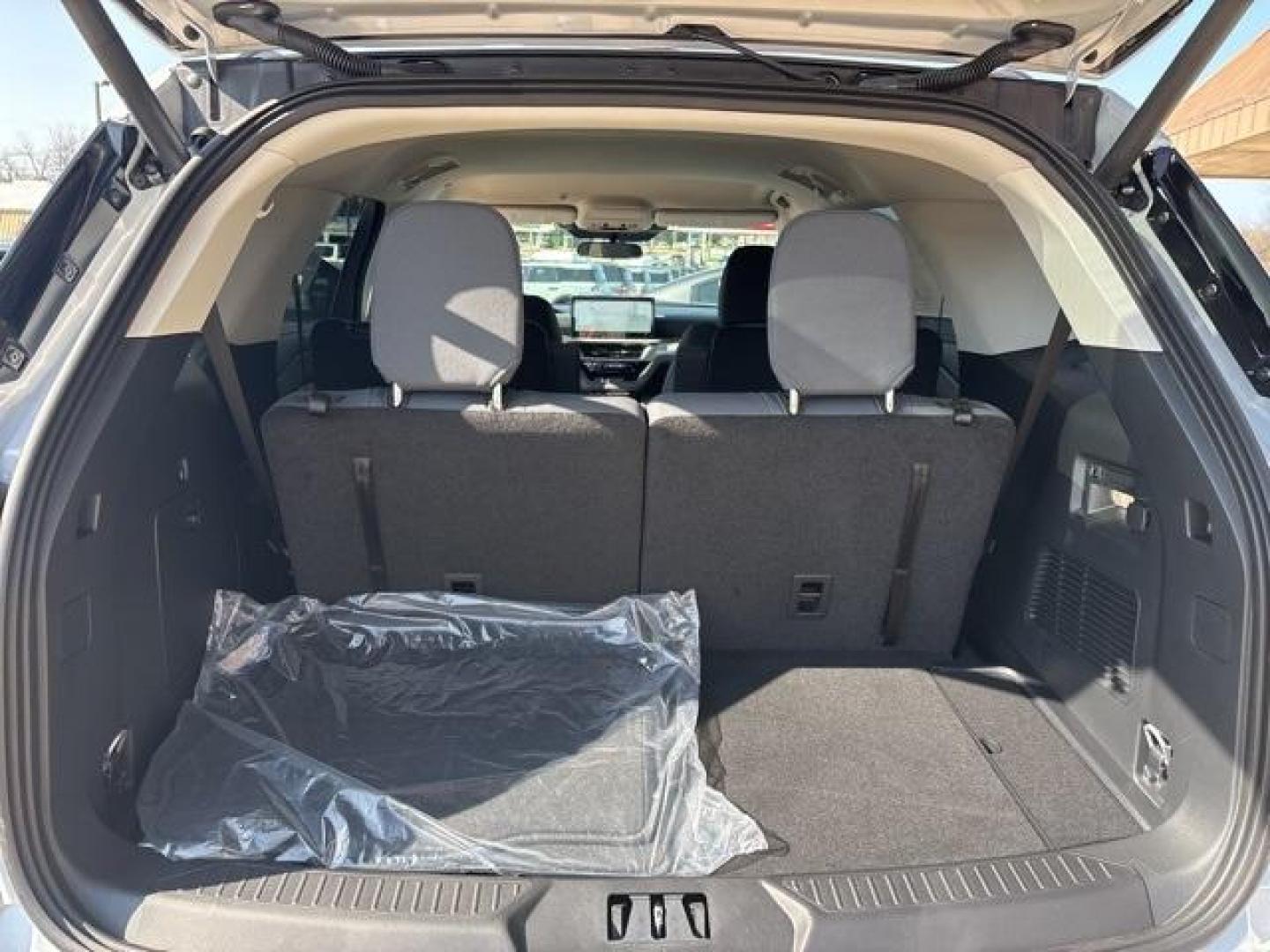 2025 Space White Metallic /Gray Ford Explorer Active (1FMUK7DH6SG) with an 2.3L EcoBoost I-4 engine, Automatic transmission, located at 1105 E Mulberry, Kaufman, TX, 75142, (972) 962-2151, 32.589550, -96.300926 - Space White Metallic 2025 Ford Explorer 4D Sport Utility Active RWD 10-Speed Automatic 2.3L EcoBoost I-4<br><br>20/29 City/Highway MPG<br><br><br>Please call Paul Murrey Ford Inc. In Kaufman Texas A Family Dealership Since 1952 Serving the Dallas Fort Worth and East Texas areas for over 70 years. Pl - Photo#14