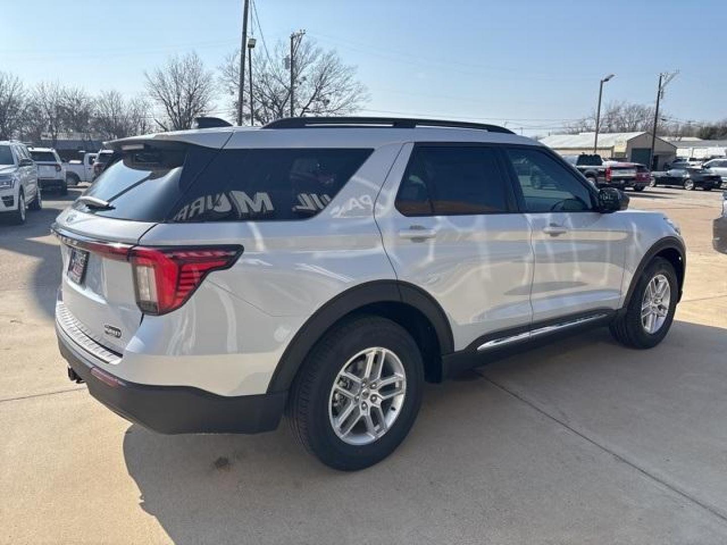 2025 Space White Metallic /Gray Ford Explorer Active (1FMUK7DH6SG) with an 2.3L EcoBoost I-4 engine, Automatic transmission, located at 1105 E Mulberry, Kaufman, TX, 75142, (972) 962-2151, 32.589550, -96.300926 - Space White Metallic 2025 Ford Explorer 4D Sport Utility Active RWD 10-Speed Automatic 2.3L EcoBoost I-4<br><br>20/29 City/Highway MPG<br><br><br>Please call Paul Murrey Ford Inc. In Kaufman Texas A Family Dealership Since 1952 Serving the Dallas Fort Worth and East Texas areas for over 70 years. Pl - Photo#5