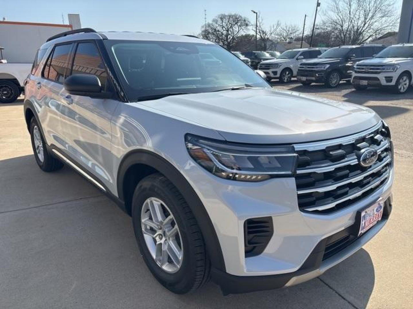 2025 Space White Metallic /Gray Ford Explorer Active (1FMUK7DH6SG) with an 2.3L EcoBoost I-4 engine, Automatic transmission, located at 1105 E Mulberry, Kaufman, TX, 75142, (972) 962-2151, 32.589550, -96.300926 - Space White Metallic 2025 Ford Explorer 4D Sport Utility Active RWD 10-Speed Automatic 2.3L EcoBoost I-4<br><br>20/29 City/Highway MPG<br><br><br>Please call Paul Murrey Ford Inc. In Kaufman Texas A Family Dealership Since 1952 Serving the Dallas Fort Worth and East Texas areas for over 70 years. Pl - Photo#6
