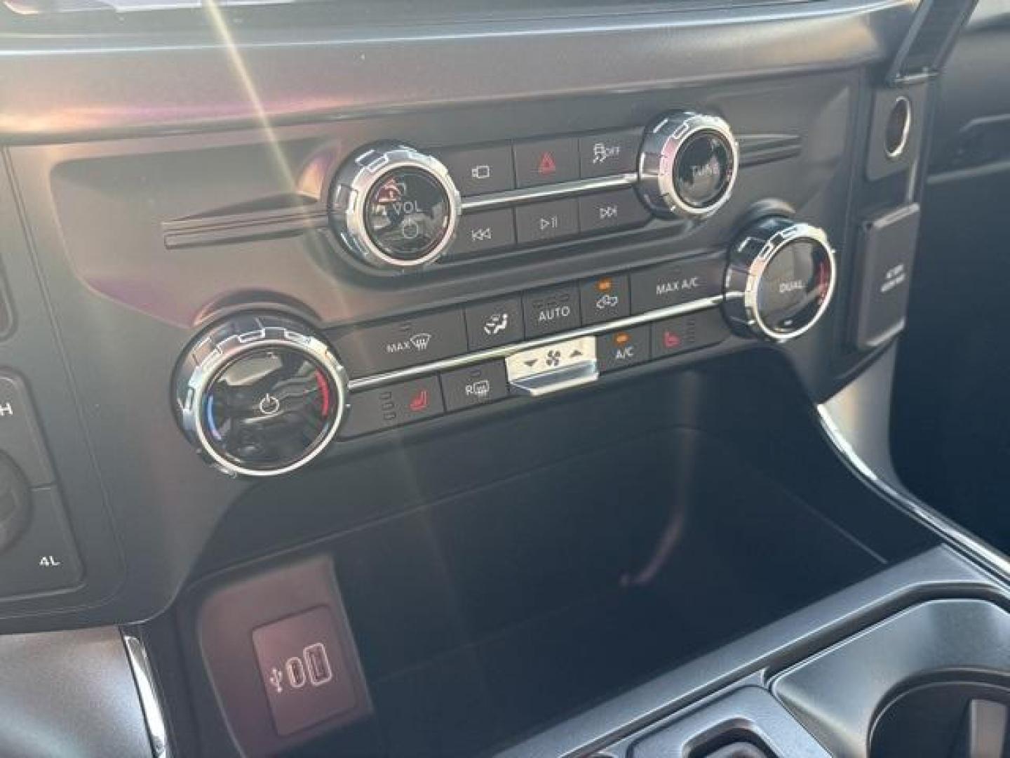 2025 Oxford White /Black Ford F-150 XLT (1FTFW3L59SF) with an 5.0L V8 engine, Automatic transmission, located at 1105 E Mulberry, Kaufman, TX, 75142, (972) 962-2151, 32.589550, -96.300926 - Oxford White 2025 Ford F-150 4D SuperCrew XLT 4WD 10-Speed Automatic 5.0L V8 4WD.<br><br><br>Please call Paul Murrey Ford Inc. In Kaufman Texas A Family Dealership Since 1952 Serving the Dallas Fort Worth and East Texas areas for over 70 years. Please call 972-962-2151 www.murreyford.com www.usedcar - Photo#18