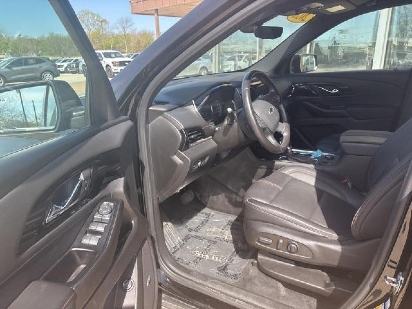 2022 Mosaic Black Metallic /Jet Black/Spice Red Chevrolet Traverse RS (1GNERJKW1NJ) with an 3.6L V6 SIDI VVT engine, Automatic transmission, located at 1105 E Mulberry, Kaufman, TX, 75142, (972) 962-2151, 32.589550, -96.300926 - Mosaic Black Metallic 2022 Chevrolet Traverse 4D Sport Utility RS FWD 9-Speed Automatic 3.6L V6 SIDI VVT Priced below KBB Fair Purchase Price!<br><br><br>18/27 City/Highway MPG<br><br><br>Please call Paul Murrey Ford Inc. In Kaufman Texas A Family Dealership Since 1952 Serving the Dallas Fort Worth - Photo#8