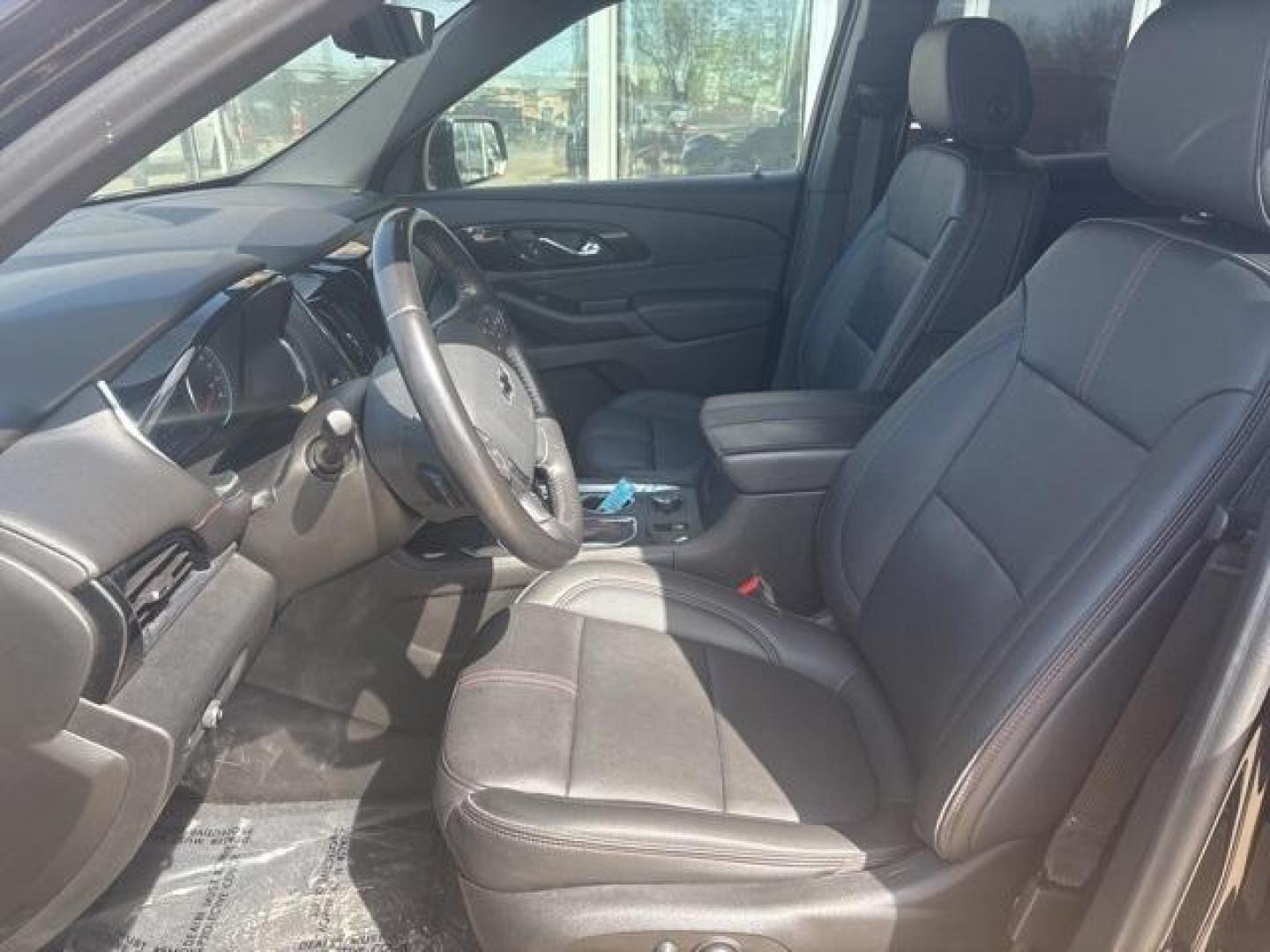 2022 Mosaic Black Metallic /Jet Black/Spice Red Chevrolet Traverse RS (1GNERJKW1NJ) with an 3.6L V6 SIDI VVT engine, Automatic transmission, located at 1105 E Mulberry, Kaufman, TX, 75142, (972) 962-2151, 32.589550, -96.300926 - Mosaic Black Metallic 2022 Chevrolet Traverse 4D Sport Utility RS FWD 9-Speed Automatic 3.6L V6 SIDI VVT Priced below KBB Fair Purchase Price!<br><br><br>18/27 City/Highway MPG<br><br><br>Please call Paul Murrey Ford Inc. In Kaufman Texas A Family Dealership Since 1952 Serving the Dallas Fort Worth - Photo#9