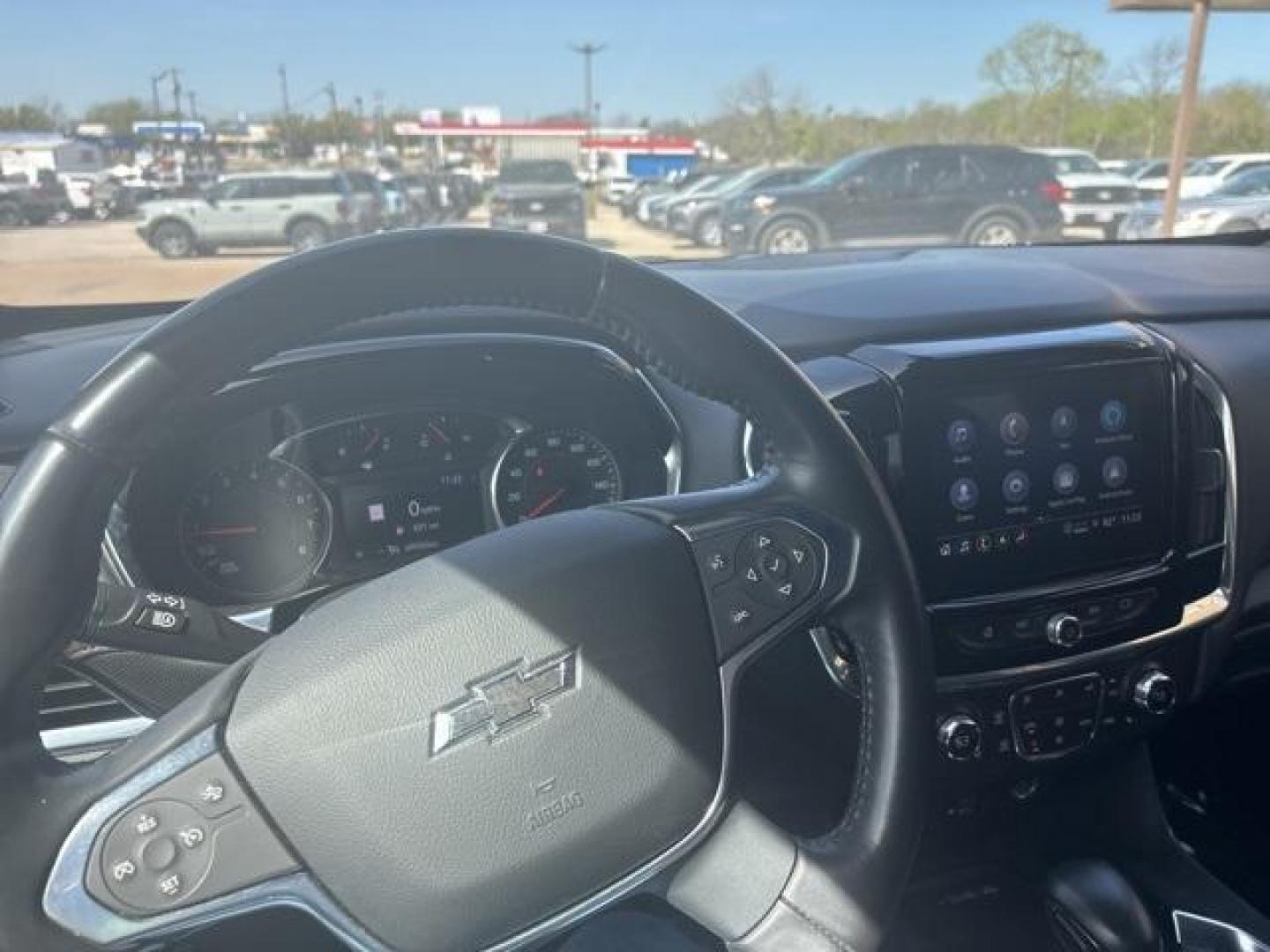 2022 Mosaic Black Metallic /Jet Black/Spice Red Chevrolet Traverse RS (1GNERJKW1NJ) with an 3.6L V6 SIDI VVT engine, Automatic transmission, located at 1105 E Mulberry, Kaufman, TX, 75142, (972) 962-2151, 32.589550, -96.300926 - Mosaic Black Metallic 2022 Chevrolet Traverse 4D Sport Utility RS FWD 9-Speed Automatic 3.6L V6 SIDI VVT Priced below KBB Fair Purchase Price!<br><br><br>18/27 City/Highway MPG<br><br><br>Please call Paul Murrey Ford Inc. In Kaufman Texas A Family Dealership Since 1952 Serving the Dallas Fort Worth - Photo#14