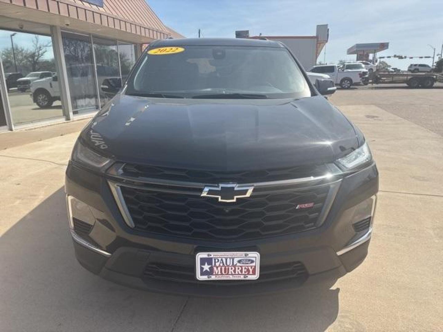 2022 Mosaic Black Metallic /Jet Black/Spice Red Chevrolet Traverse RS (1GNERJKW1NJ) with an 3.6L V6 SIDI VVT engine, Automatic transmission, located at 1105 E Mulberry, Kaufman, TX, 75142, (972) 962-2151, 32.589550, -96.300926 - Mosaic Black Metallic 2022 Chevrolet Traverse 4D Sport Utility RS FWD 9-Speed Automatic 3.6L V6 SIDI VVT Priced below KBB Fair Purchase Price!<br><br><br>18/27 City/Highway MPG<br><br><br>Please call Paul Murrey Ford Inc. In Kaufman Texas A Family Dealership Since 1952 Serving the Dallas Fort Worth - Photo#7