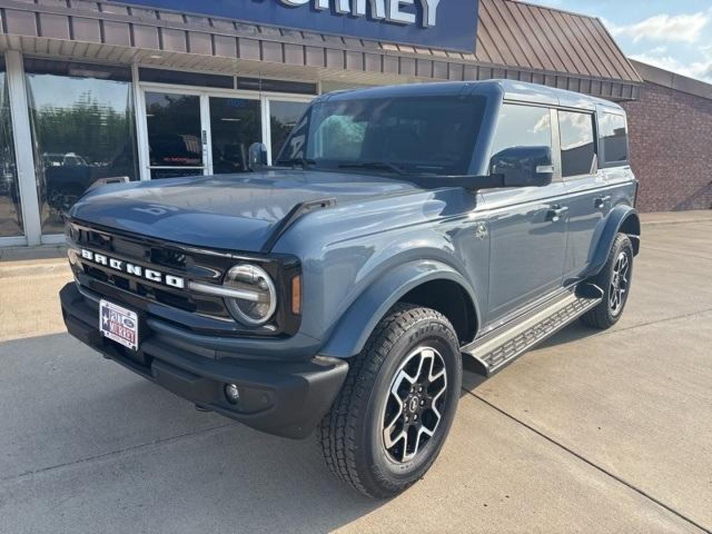 2025 Azure Gray Metallic /Black Ford Bronco Outer Banks (1FMEE8BP9SL) with an 2.7L EcoBoost V6 engine, Automatic transmission, located at 1105 E Mulberry, Kaufman, TX, 75142, (972) 962-2151, 32.589550, -96.300926 - Azure Gray Metallic Tri-Coat 2025 Ford Bronco 4D Sport Utility Outer Banks 4WD 10-Speed Automatic 2.7L EcoBoost V6<br><br><br>Please call Paul Murrey Ford Inc. In Kaufman Texas A Family Dealership Since 1952 Serving the Dallas Fort Worth and East Texas areas for over 70 years. Please call 972-962-21 - Photo#1