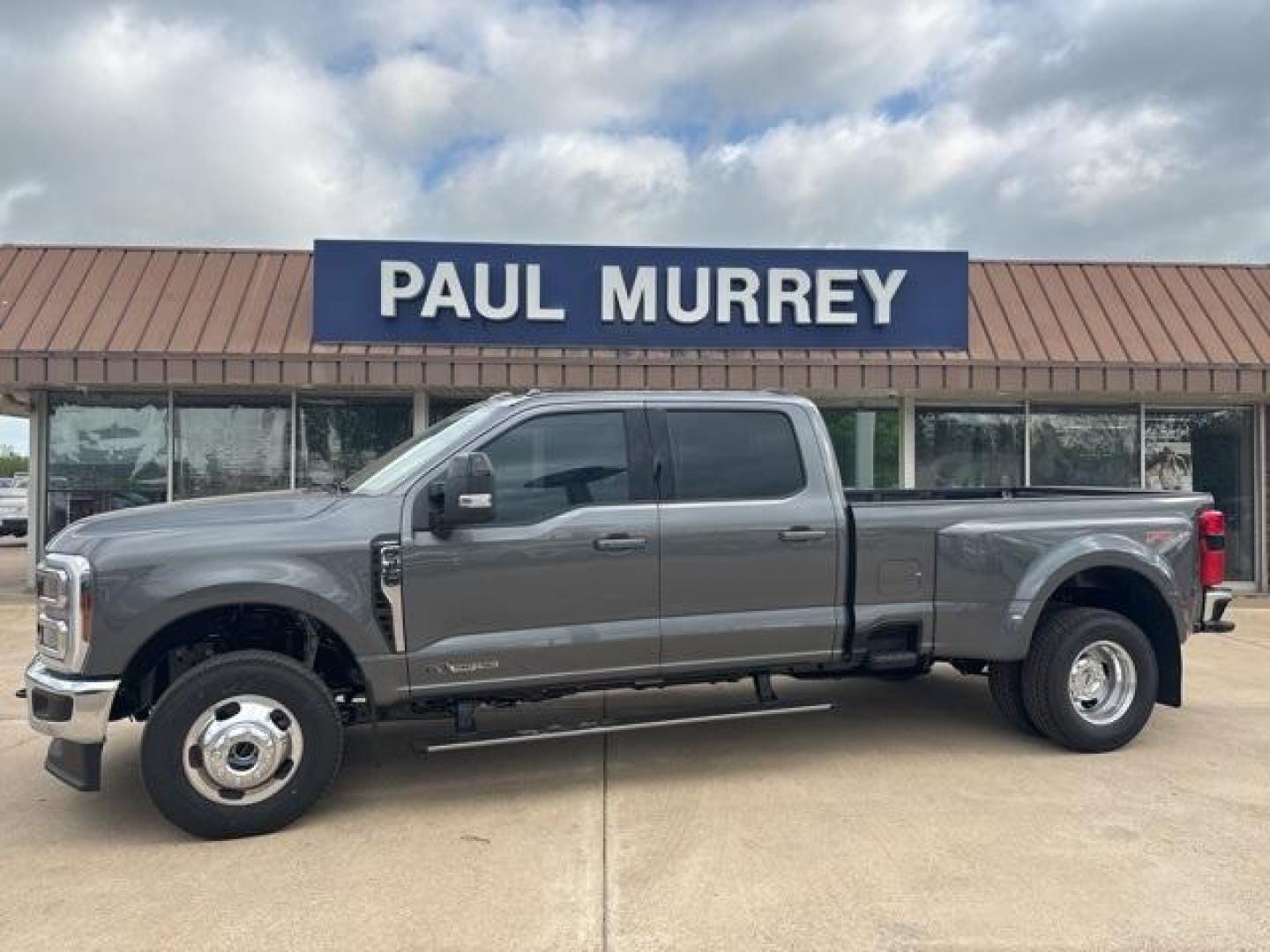 2025 Carbonized Gray Metallic /Black Onyx Ford F-350SD Lariat (1FT8W3DT6SE) with an Power Stroke 6.7L V8 DI 32V OHV Turbodiesel engine, Automatic transmission, located at 1105 E Mulberry, Kaufman, TX, 75142, (972) 962-2151, 32.589550, -96.300926 - Carbonized Gray Metallic 2025 Ford F-350SD 4D Crew Cab Lariat DRW 4WD 10-Speed Automatic Power Stroke 6.7L V8 DI 32V OHV Turbodiesel 4WD.<br><br>Recent Arrival!<br><br><br>Please call Paul Murrey Ford Inc. In Kaufman Texas A Family Dealership Since 1952 Serving the Dallas Fort Worth and East Texas a - Photo#0