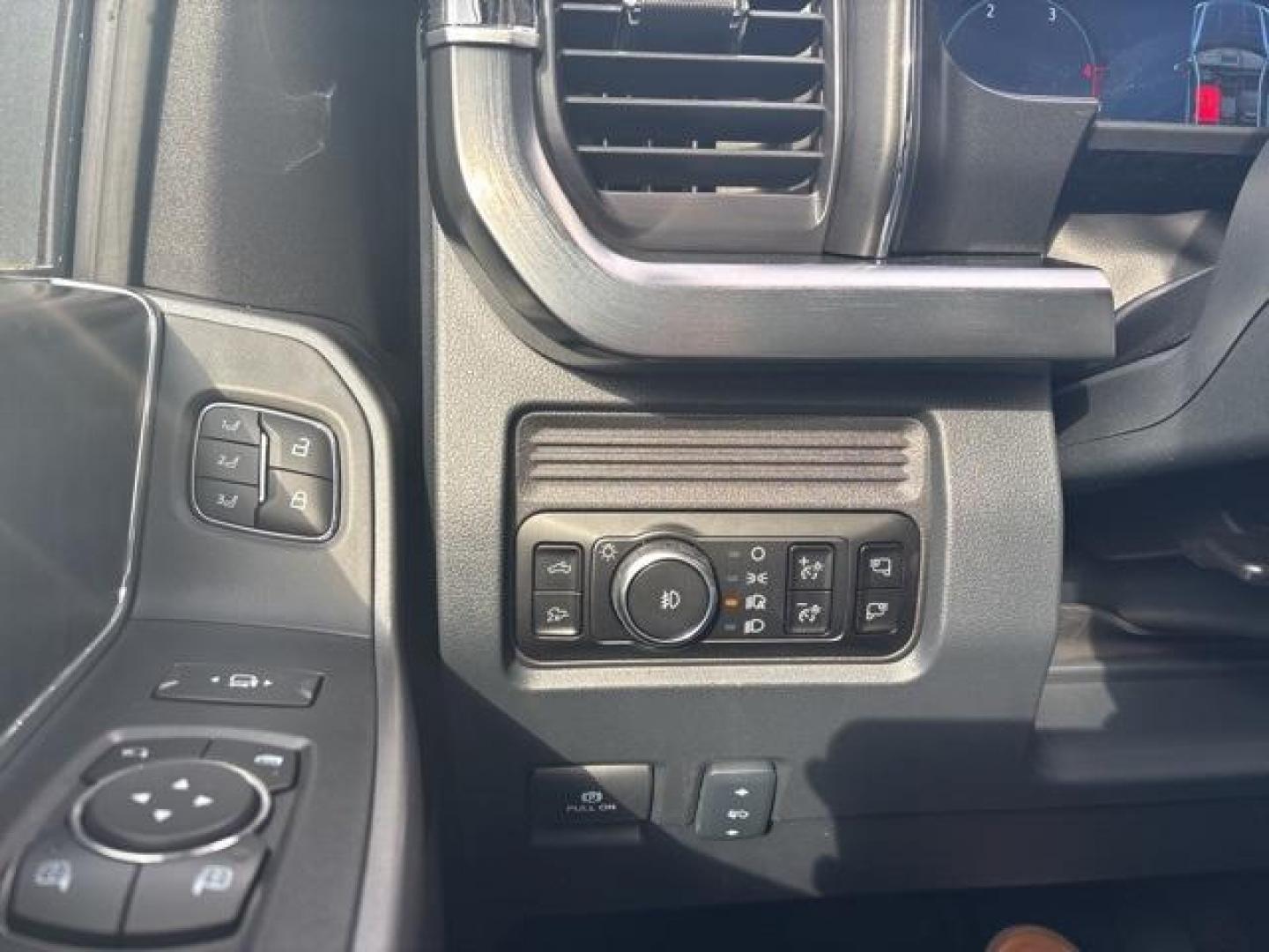 2025 Carbonized Gray Metallic /Black Onyx Ford F-350SD Lariat (1FT8W3DT6SE) with an Power Stroke 6.7L V8 DI 32V OHV Turbodiesel engine, Automatic transmission, located at 1105 E Mulberry, Kaufman, TX, 75142, (972) 962-2151, 32.589550, -96.300926 - Carbonized Gray Metallic 2025 Ford F-350SD 4D Crew Cab Lariat DRW 4WD 10-Speed Automatic Power Stroke 6.7L V8 DI 32V OHV Turbodiesel 4WD.<br><br>Recent Arrival!<br><br><br>Please call Paul Murrey Ford Inc. In Kaufman Texas A Family Dealership Since 1952 Serving the Dallas Fort Worth and East Texas a - Photo#18