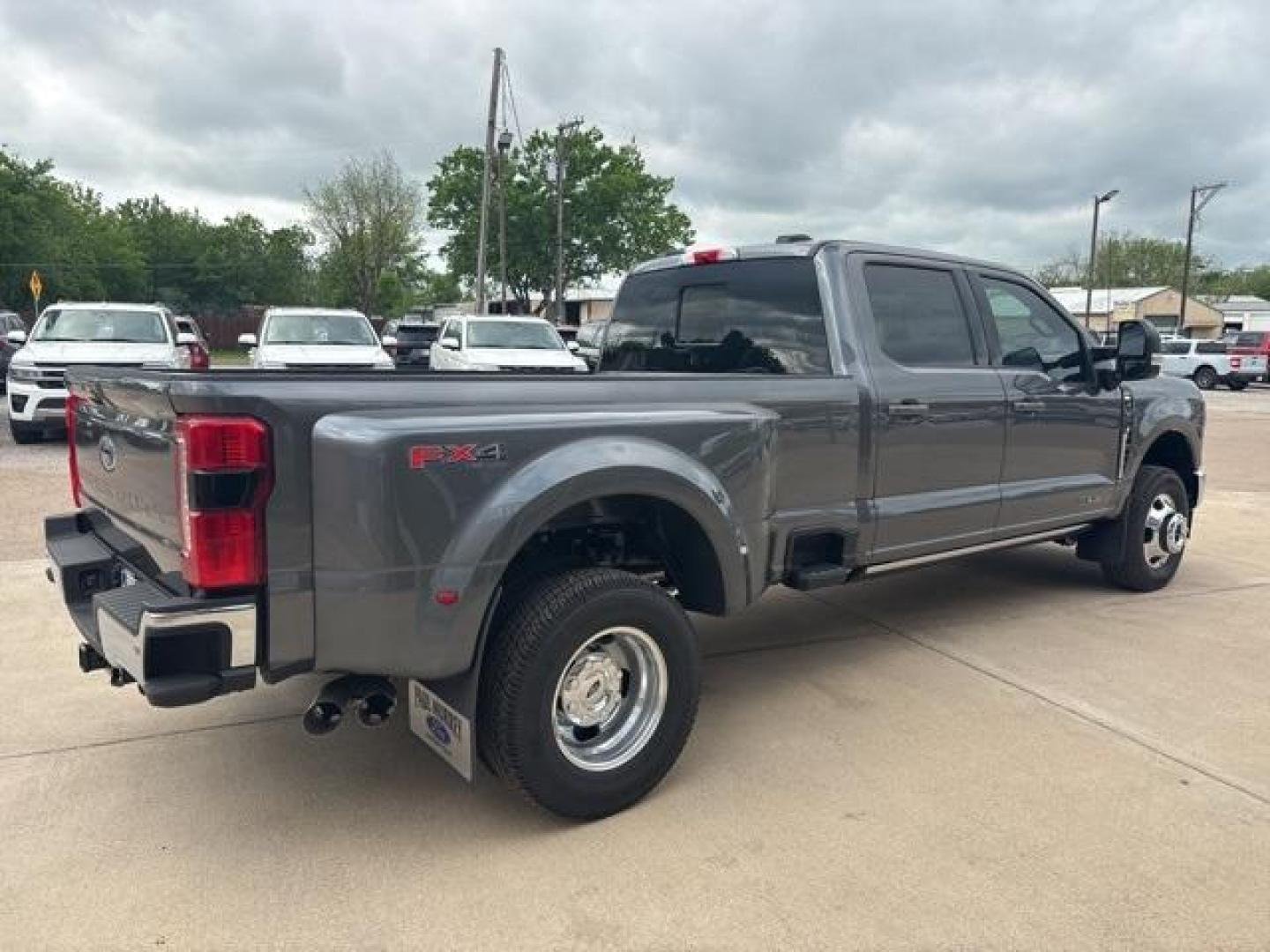 2025 Carbonized Gray Metallic /Black Onyx Ford F-350SD Lariat (1FT8W3DT6SE) with an Power Stroke 6.7L V8 DI 32V OHV Turbodiesel engine, Automatic transmission, located at 1105 E Mulberry, Kaufman, TX, 75142, (972) 962-2151, 32.589550, -96.300926 - Carbonized Gray Metallic 2025 Ford F-350SD 4D Crew Cab Lariat DRW 4WD 10-Speed Automatic Power Stroke 6.7L V8 DI 32V OHV Turbodiesel 4WD.<br><br>Recent Arrival!<br><br><br>Please call Paul Murrey Ford Inc. In Kaufman Texas A Family Dealership Since 1952 Serving the Dallas Fort Worth and East Texas a - Photo#5