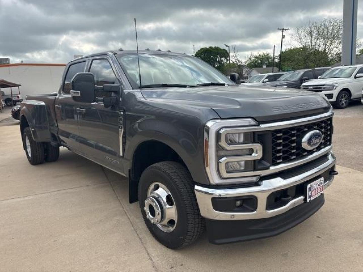 2025 Carbonized Gray Metallic /Black Onyx Ford F-350SD Lariat (1FT8W3DT6SE) with an Power Stroke 6.7L V8 DI 32V OHV Turbodiesel engine, Automatic transmission, located at 1105 E Mulberry, Kaufman, TX, 75142, (972) 962-2151, 32.589550, -96.300926 - Carbonized Gray Metallic 2025 Ford F-350SD 4D Crew Cab Lariat DRW 4WD 10-Speed Automatic Power Stroke 6.7L V8 DI 32V OHV Turbodiesel 4WD.<br><br>Recent Arrival!<br><br><br>Please call Paul Murrey Ford Inc. In Kaufman Texas A Family Dealership Since 1952 Serving the Dallas Fort Worth and East Texas a - Photo#6