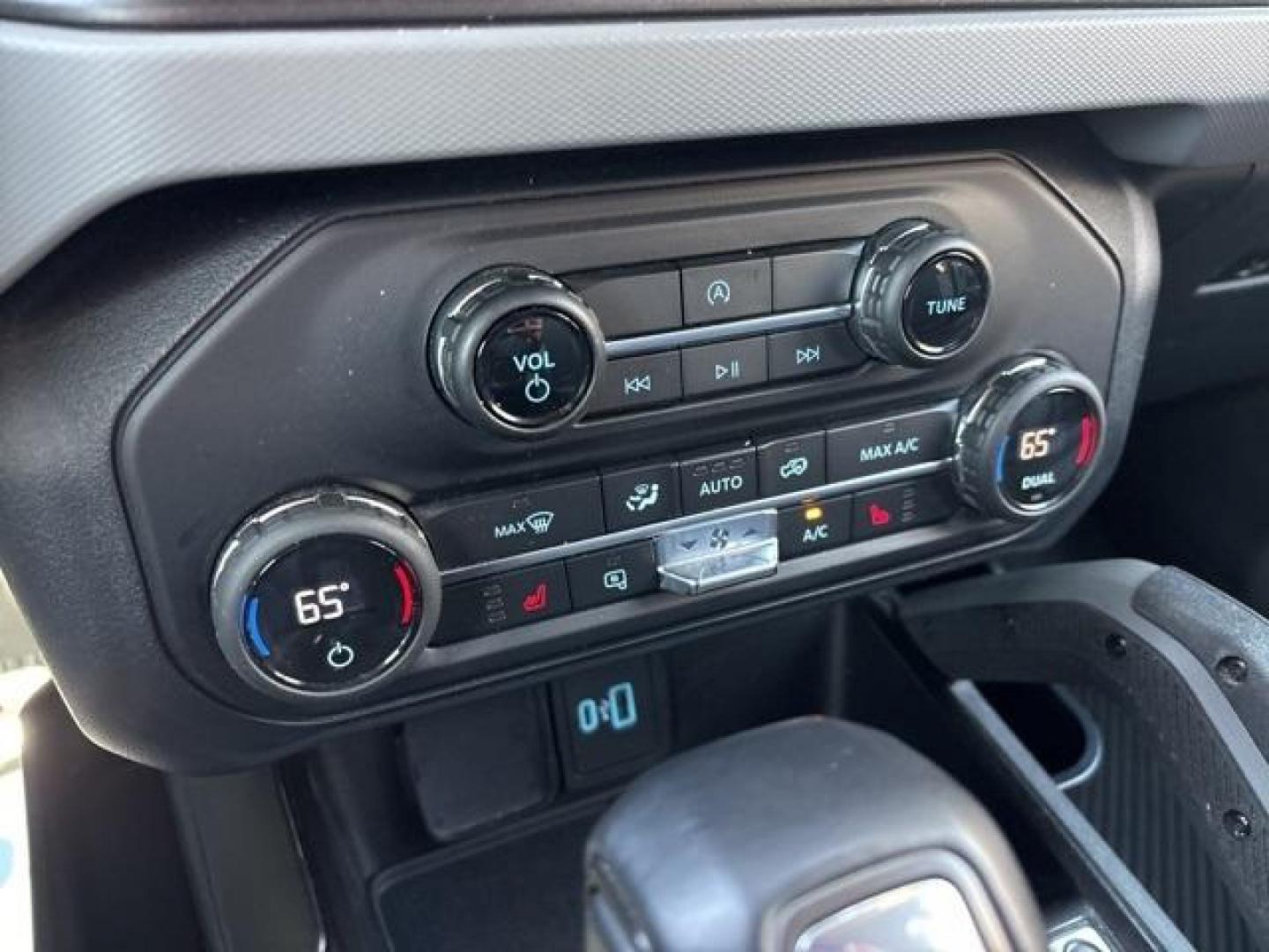 2021 Oxford White /Dark Gray W/Black Onyx Ford Bronco Big Bend (1FMDE5BH0ML) with an 2.3L EcoBoost I-4 engine, Automatic transmission, located at 1105 E Mulberry, Kaufman, TX, 75142, (972) 962-2151, 32.589550, -96.300926 - Oxford White 2021 Ford Bronco 4D Sport Utility Big Bend 4WD 10-Speed Automatic 2.3L EcoBoost I-4 Priced below KBB Fair Purchase Price!<br><br><br>Please call Paul Murrey Ford Inc. In Kaufman Texas A Family Dealership Since 1952 Serving the Dallas Fort Worth and East Texas areas for over 70 years. Pl - Photo#18