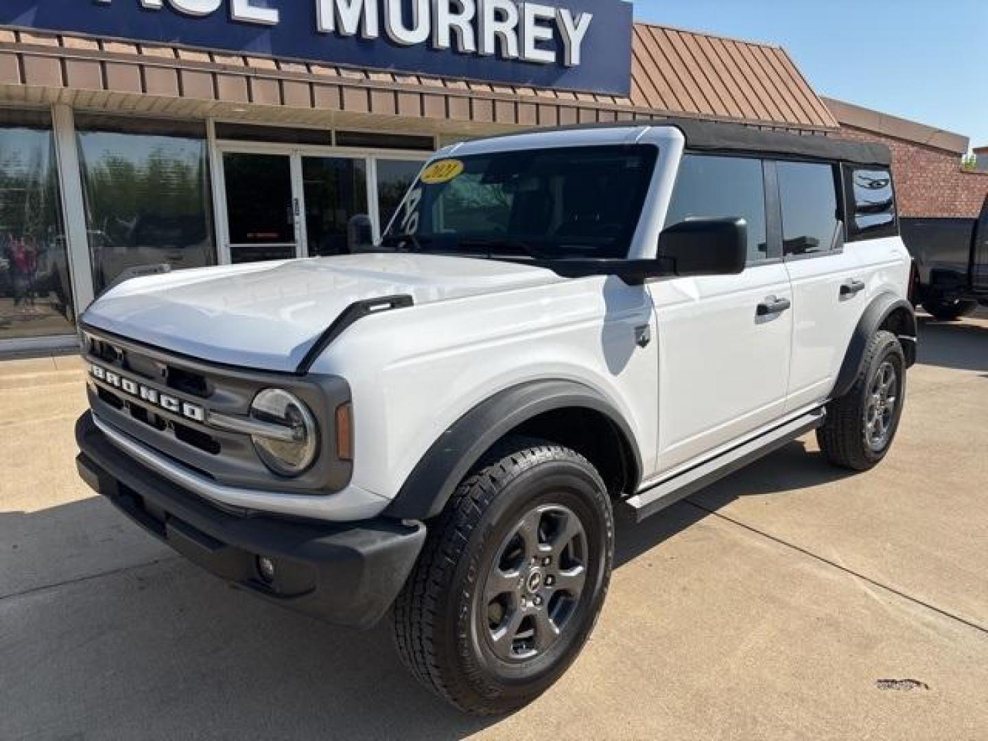 2021 Oxford White /Dark Gray W/Black Onyx Ford Bronco Big Bend (1FMDE5BH0ML) with an 2.3L EcoBoost I-4 engine, Automatic transmission, located at 1105 E Mulberry, Kaufman, TX, 75142, (972) 962-2151, 32.589550, -96.300926 - Oxford White 2021 Ford Bronco 4D Sport Utility Big Bend 4WD 10-Speed Automatic 2.3L EcoBoost I-4 Priced below KBB Fair Purchase Price!<br><br><br>Please call Paul Murrey Ford Inc. In Kaufman Texas A Family Dealership Since 1952 Serving the Dallas Fort Worth and East Texas areas for over 70 years. Pl - Photo#1