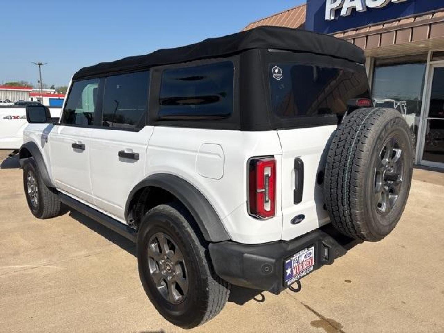 2021 Oxford White /Dark Gray W/Black Onyx Ford Bronco Big Bend (1FMDE5BH0ML) with an 2.3L EcoBoost I-4 engine, Automatic transmission, located at 1105 E Mulberry, Kaufman, TX, 75142, (972) 962-2151, 32.589550, -96.300926 - Oxford White 2021 Ford Bronco 4D Sport Utility Big Bend 4WD 10-Speed Automatic 2.3L EcoBoost I-4 Priced below KBB Fair Purchase Price!<br><br><br>Please call Paul Murrey Ford Inc. In Kaufman Texas A Family Dealership Since 1952 Serving the Dallas Fort Worth and East Texas areas for over 70 years. Pl - Photo#2