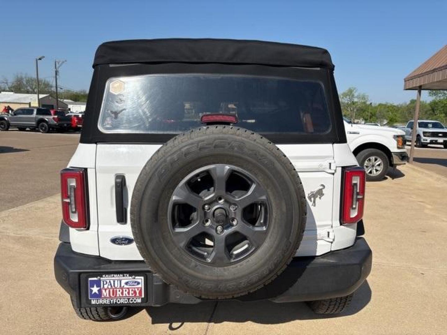 2021 Oxford White /Dark Gray W/Black Onyx Ford Bronco Big Bend (1FMDE5BH0ML) with an 2.3L EcoBoost I-4 engine, Automatic transmission, located at 1105 E Mulberry, Kaufman, TX, 75142, (972) 962-2151, 32.589550, -96.300926 - Oxford White 2021 Ford Bronco 4D Sport Utility Big Bend 4WD 10-Speed Automatic 2.3L EcoBoost I-4 Priced below KBB Fair Purchase Price!<br><br><br>Please call Paul Murrey Ford Inc. In Kaufman Texas A Family Dealership Since 1952 Serving the Dallas Fort Worth and East Texas areas for over 70 years. Pl - Photo#3