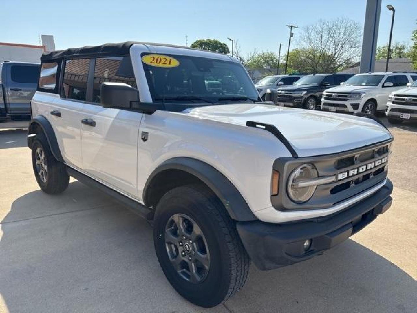 2021 Oxford White /Dark Gray W/Black Onyx Ford Bronco Big Bend (1FMDE5BH0ML) with an 2.3L EcoBoost I-4 engine, Automatic transmission, located at 1105 E Mulberry, Kaufman, TX, 75142, (972) 962-2151, 32.589550, -96.300926 - Oxford White 2021 Ford Bronco 4D Sport Utility Big Bend 4WD 10-Speed Automatic 2.3L EcoBoost I-4 Priced below KBB Fair Purchase Price!<br><br><br>Please call Paul Murrey Ford Inc. In Kaufman Texas A Family Dealership Since 1952 Serving the Dallas Fort Worth and East Texas areas for over 70 years. Pl - Photo#5