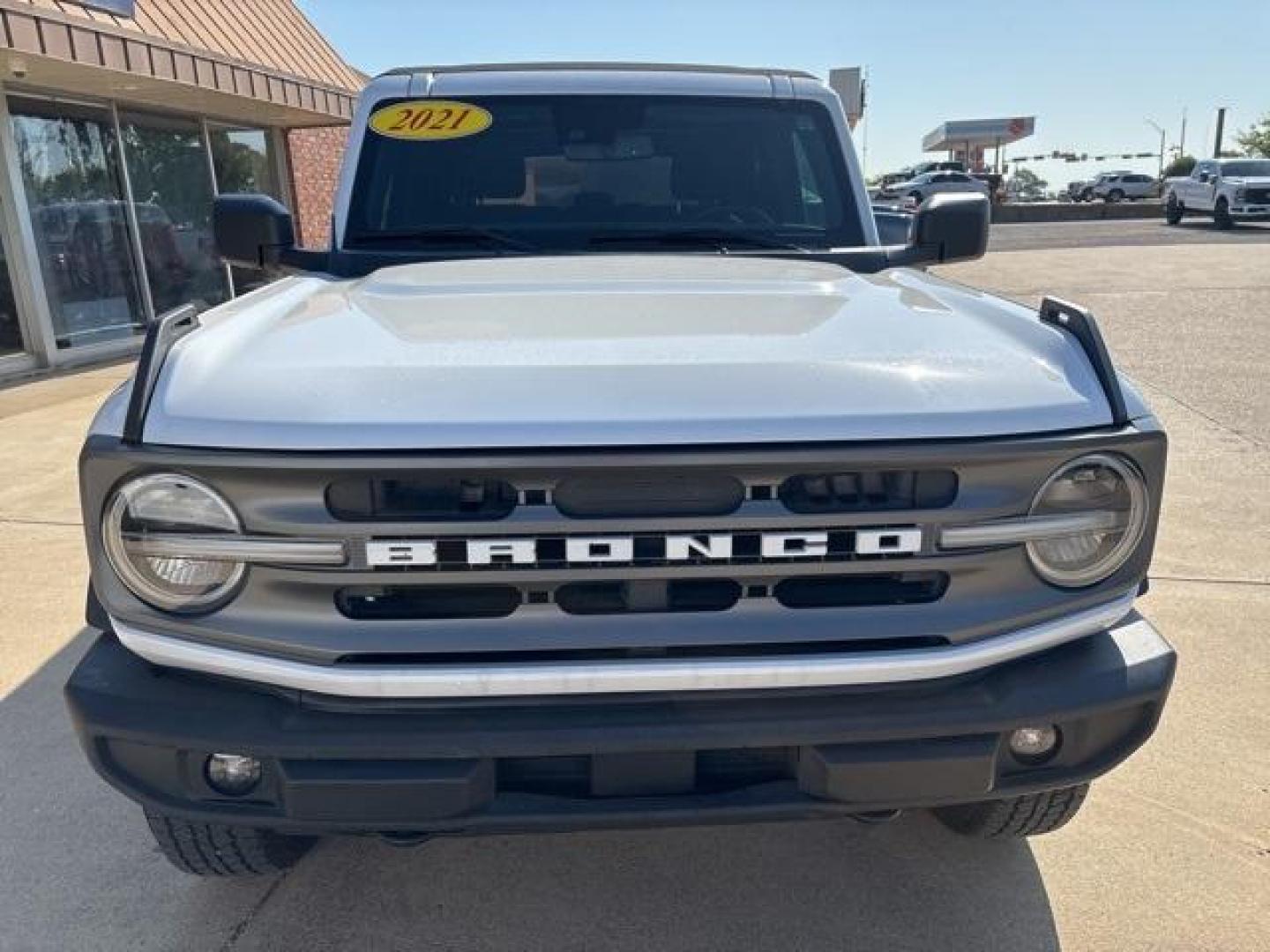 2021 Oxford White /Dark Gray W/Black Onyx Ford Bronco Big Bend (1FMDE5BH0ML) with an 2.3L EcoBoost I-4 engine, Automatic transmission, located at 1105 E Mulberry, Kaufman, TX, 75142, (972) 962-2151, 32.589550, -96.300926 - Oxford White 2021 Ford Bronco 4D Sport Utility Big Bend 4WD 10-Speed Automatic 2.3L EcoBoost I-4 Priced below KBB Fair Purchase Price!<br><br><br>Please call Paul Murrey Ford Inc. In Kaufman Texas A Family Dealership Since 1952 Serving the Dallas Fort Worth and East Texas areas for over 70 years. Pl - Photo#6