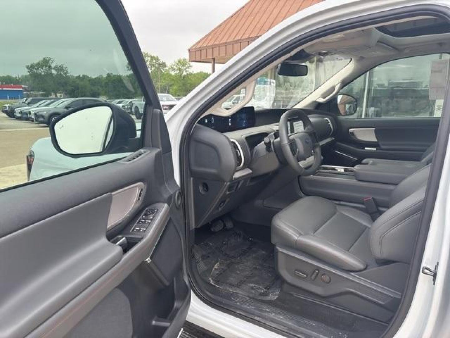 2025 Silver Metallic /Dark Gray Ford Expedition (1FMJU1H86SE) with an EcoBoost 3.5L V6 GTDi DOHC 24V Twin Turbocharged engine, Automatic transmission, located at 1105 E Mulberry, Kaufman, TX, 75142, (972) 962-2151, 32.589550, -96.300926 - Space Silver Metallic 2025 Ford Expedition 4D Sport Utility RWD 10-Speed Automatic EcoBoost 3.5L V6 GTDi DOHC 24V Twin Turbocharged<br><br><br>Please call Paul Murrey Ford Inc. In Kaufman Texas A Family Dealership Since 1952 Serving the Dallas Fort Worth and East Texas areas for over 70 years. Pleas - Photo#8