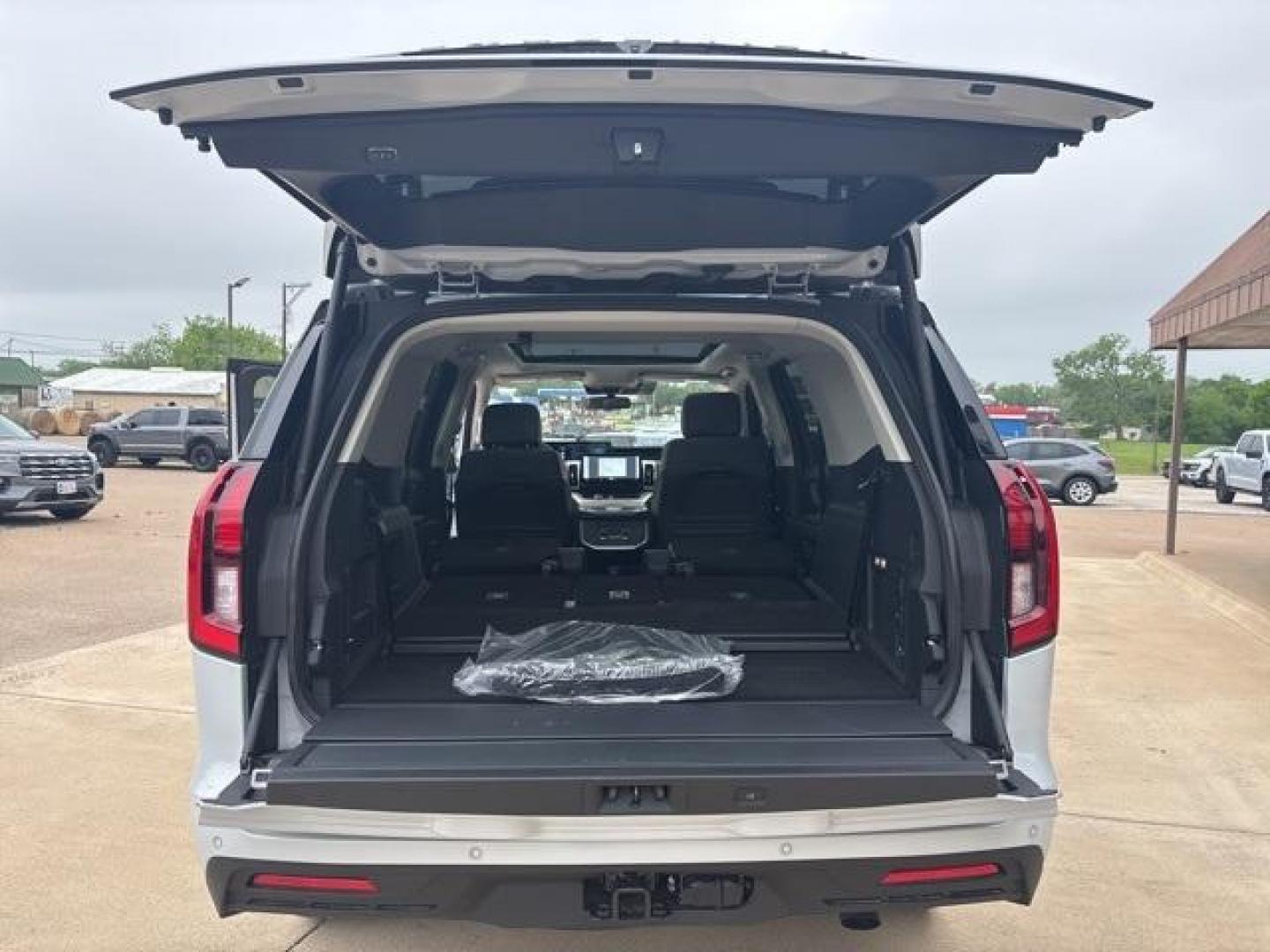 2025 Silver Metallic /Dark Gray Ford Expedition (1FMJU1H86SE) with an EcoBoost 3.5L V6 GTDi DOHC 24V Twin Turbocharged engine, Automatic transmission, located at 1105 E Mulberry, Kaufman, TX, 75142, (972) 962-2151, 32.589550, -96.300926 - Space Silver Metallic 2025 Ford Expedition 4D Sport Utility RWD 10-Speed Automatic EcoBoost 3.5L V6 GTDi DOHC 24V Twin Turbocharged<br><br><br>Please call Paul Murrey Ford Inc. In Kaufman Texas A Family Dealership Since 1952 Serving the Dallas Fort Worth and East Texas areas for over 70 years. Pleas - Photo#15