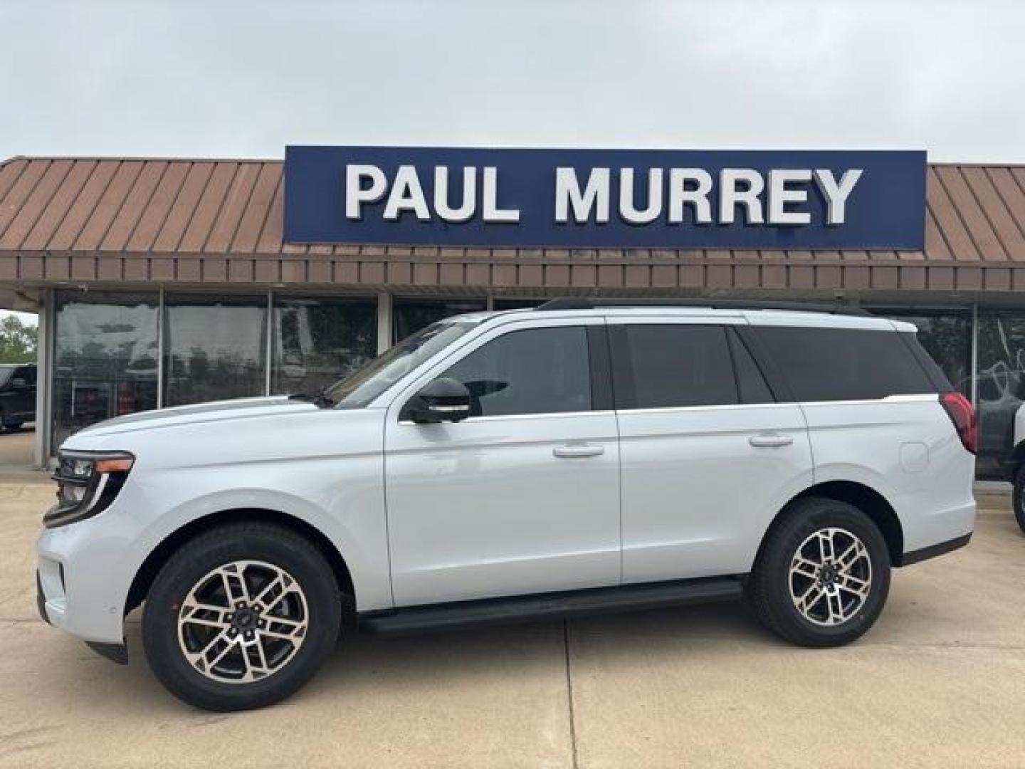 2025 Silver Metallic /Dark Gray Ford Expedition (1FMJU1H86SE) with an EcoBoost 3.5L V6 GTDi DOHC 24V Twin Turbocharged engine, Automatic transmission, located at 1105 E Mulberry, Kaufman, TX, 75142, (972) 962-2151, 32.589550, -96.300926 - Space Silver Metallic 2025 Ford Expedition 4D Sport Utility RWD 10-Speed Automatic EcoBoost 3.5L V6 GTDi DOHC 24V Twin Turbocharged<br><br><br>Please call Paul Murrey Ford Inc. In Kaufman Texas A Family Dealership Since 1952 Serving the Dallas Fort Worth and East Texas areas for over 70 years. Pleas - Photo#0