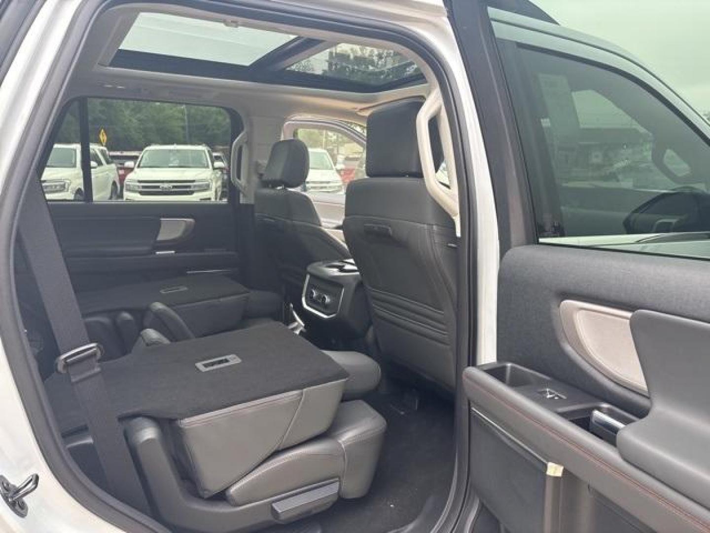 2025 Silver Metallic /Dark Gray Ford Expedition (1FMJU1H86SE) with an EcoBoost 3.5L V6 GTDi DOHC 24V Twin Turbocharged engine, Automatic transmission, located at 1105 E Mulberry, Kaufman, TX, 75142, (972) 962-2151, 32.589550, -96.300926 - Space Silver Metallic 2025 Ford Expedition 4D Sport Utility RWD 10-Speed Automatic EcoBoost 3.5L V6 GTDi DOHC 24V Twin Turbocharged<br><br><br>Please call Paul Murrey Ford Inc. In Kaufman Texas A Family Dealership Since 1952 Serving the Dallas Fort Worth and East Texas areas for over 70 years. Pleas - Photo#20