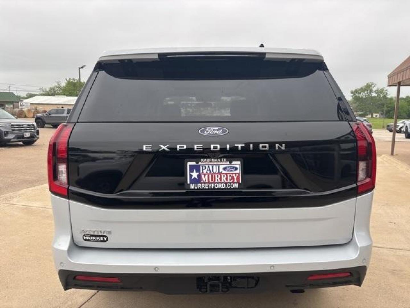 2025 Silver Metallic /Dark Gray Ford Expedition (1FMJU1H86SE) with an EcoBoost 3.5L V6 GTDi DOHC 24V Twin Turbocharged engine, Automatic transmission, located at 1105 E Mulberry, Kaufman, TX, 75142, (972) 962-2151, 32.589550, -96.300926 - Space Silver Metallic 2025 Ford Expedition 4D Sport Utility RWD 10-Speed Automatic EcoBoost 3.5L V6 GTDi DOHC 24V Twin Turbocharged<br><br><br>Please call Paul Murrey Ford Inc. In Kaufman Texas A Family Dealership Since 1952 Serving the Dallas Fort Worth and East Texas areas for over 70 years. Pleas - Photo#4