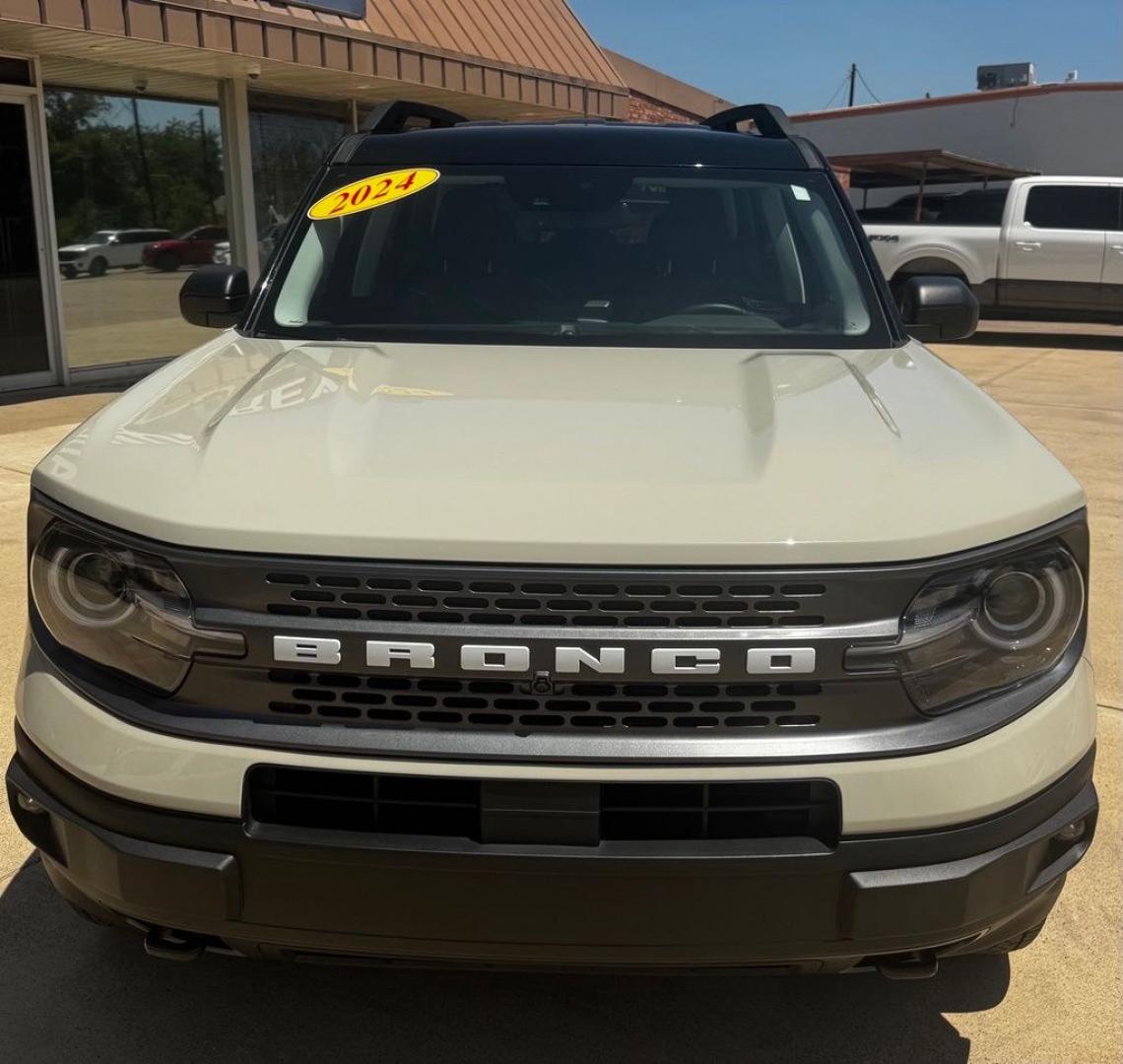 2024 Desert Sand /Ebony/Roast Ford Bronco Sport Badlands (3FMCR9D9XRR) with an EcoBoost 2.0L I4 GTDi DOHC Turbocharged VCT engine, Automatic transmission, located at 1105 E Mulberry, Kaufman, TX, 75142, (972) 962-2151, 32.589550, -96.300926 - Desert Sand 2024 Ford Bronco Sport 4D Sport Utility Badlands 4WD 8-Speed Automatic EcoBoost 2.0L I4 GTDi DOHC Turbocharged VCT<br><br><br>Odometer is 9205 miles below market average! 21/26 City/Highway MPG<br><br><br>Please call Paul Murrey Ford Inc. In Kaufman Texas A Family Dealership Since 1952 S- Photo#3