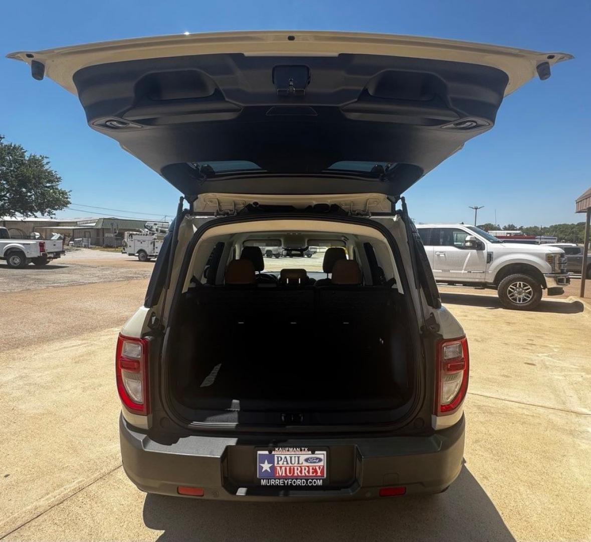2024 Desert Sand /Ebony/Roast Ford Bronco Sport Badlands (3FMCR9D9XRR) with an EcoBoost 2.0L I4 GTDi DOHC Turbocharged VCT engine, Automatic transmission, located at 1105 E Mulberry, Kaufman, TX, 75142, (972) 962-2151, 32.589550, -96.300926 - Desert Sand 2024 Ford Bronco Sport 4D Sport Utility Badlands 4WD 8-Speed Automatic EcoBoost 2.0L I4 GTDi DOHC Turbocharged VCT<br><br><br>Odometer is 9205 miles below market average! 21/26 City/Highway MPG<br><br><br>Please call Paul Murrey Ford Inc. In Kaufman Texas A Family Dealership Since 1952 S- Photo#5