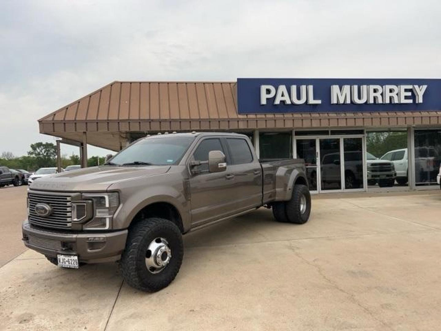 2021 Stone Gray /Black / Dark Marsala Ford F-350SD Lariat (1FT8W3DT3ME) with an Power Stroke 6.7L V8 DI 32V OHV Turbodiesel engine, Automatic transmission, located at 1105 E Mulberry, Kaufman, TX, 75142, (972) 962-2151, 32.589550, -96.300926 - Stone Gray 2021 Ford F-350SD 4D Crew Cab Lariat DRW 4WD 10-Speed Automatic Power Stroke 6.7L V8 DI 32V OHV Turbodiesel 4WD. Priced below KBB Fair Purchase Price!<br><br><br>Recent Arrival! Odometer is 6651 miles below market average!<br><br><br>Please call Paul Murrey Ford Inc. In Kaufman Texas A Fa - Photo#0