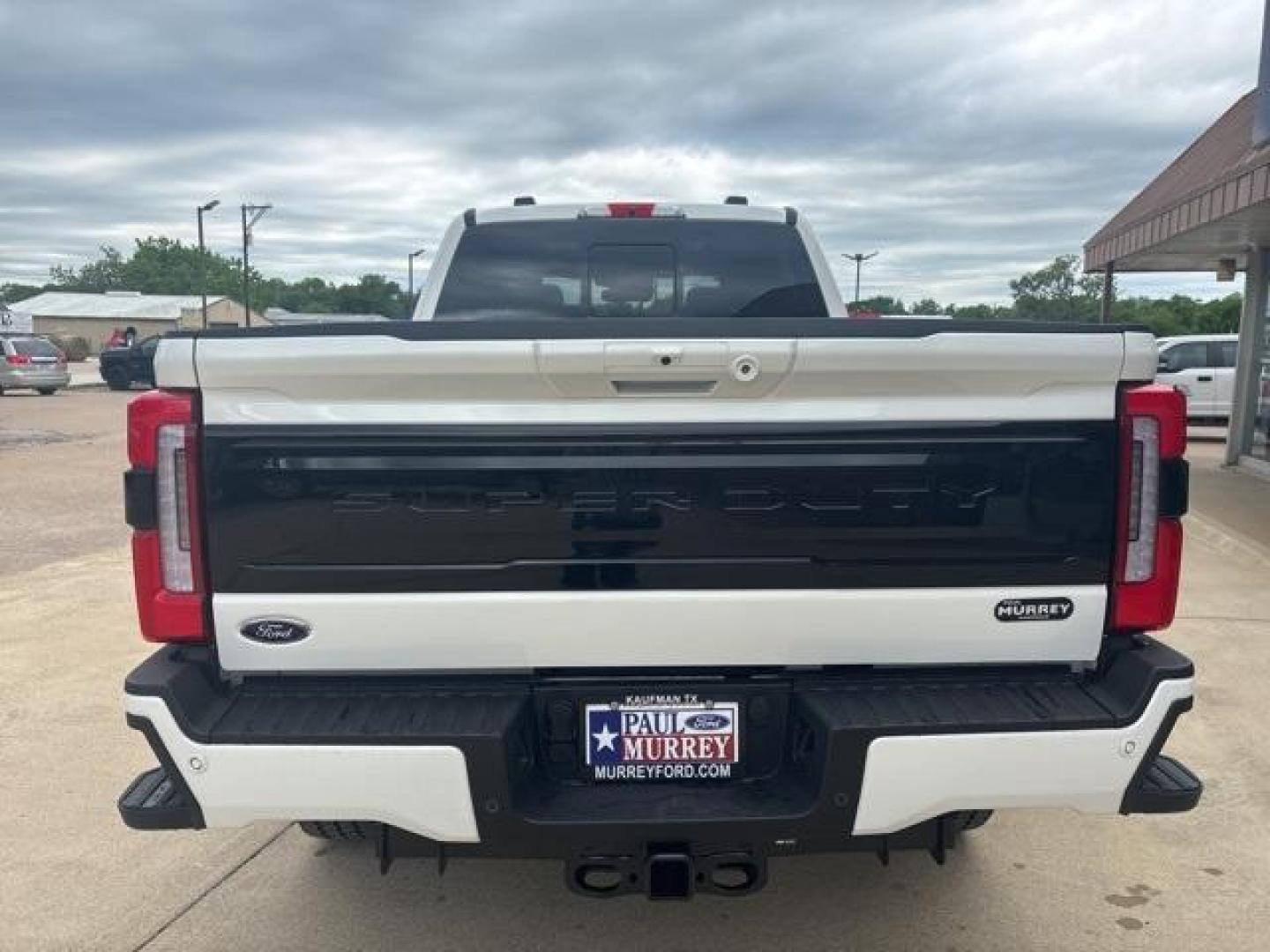 2025 Star White Metallic Tri-Coat /Black Onyx Ford F-250SD Platinum (1FT8W2BMXSE) with an 6.7L High Output Power Stroke V8 Diesel engine, Automatic transmission, located at 1105 E Mulberry, Kaufman, TX, 75142, (972) 962-2151, 32.589550, -96.300926 - Star White Metallic Tri-Coat 2025 Ford F-250SD 4D Crew Cab Platinum 4WD 10-Speed Automatic 6.7L High Output Power Stroke V8 Diesel 4WD.<br><br><br>Please call Paul Murrey Ford Inc. In Kaufman Texas A Family Dealership Since 1952 Serving the Dallas Fort Worth and East Texas areas for over 70 years. P - Photo#4