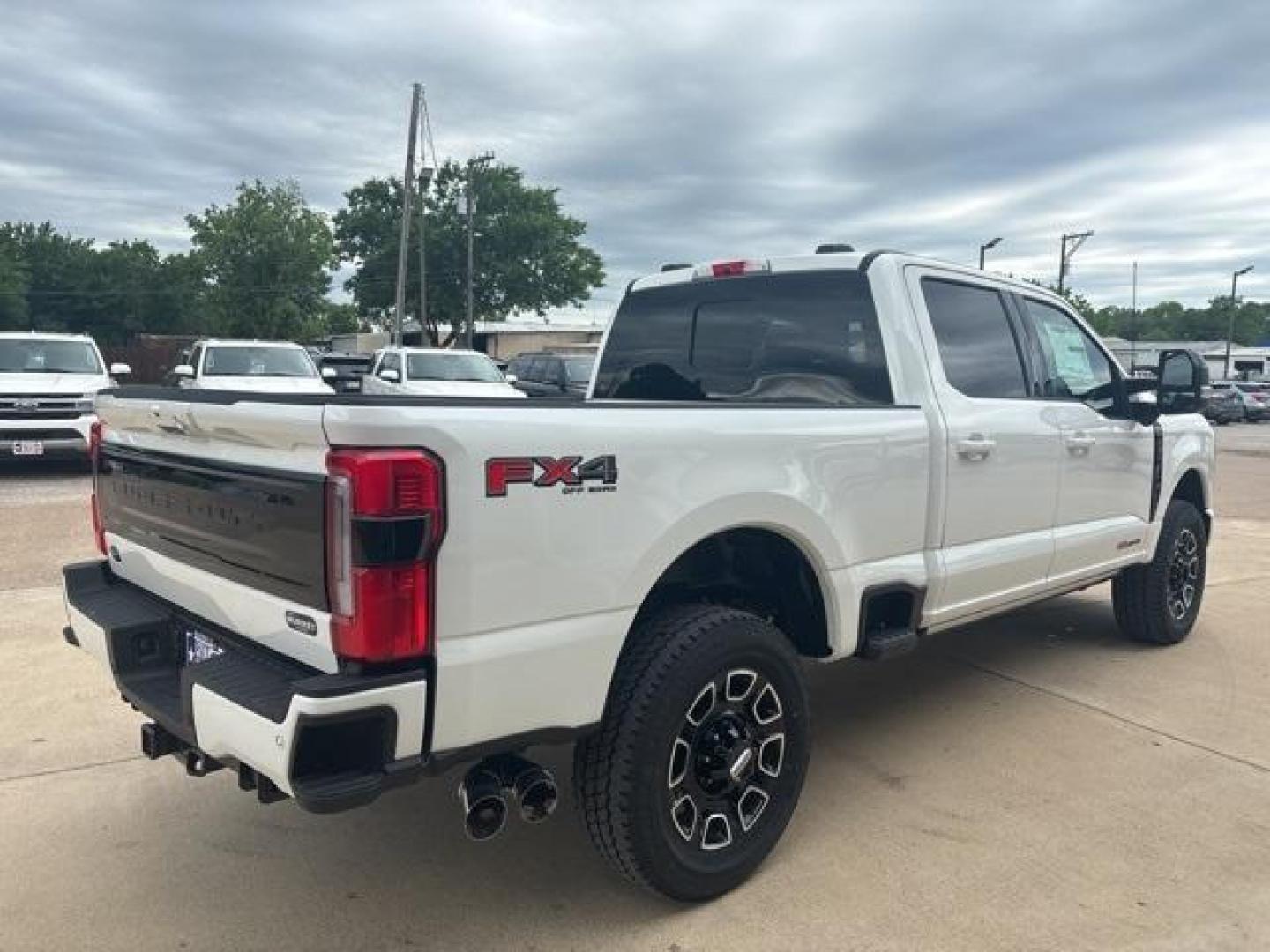 2025 Star White Metallic Tri-Coat /Black Onyx Ford F-250SD Platinum (1FT8W2BMXSE) with an 6.7L High Output Power Stroke V8 Diesel engine, Automatic transmission, located at 1105 E Mulberry, Kaufman, TX, 75142, (972) 962-2151, 32.589550, -96.300926 - Star White Metallic Tri-Coat 2025 Ford F-250SD 4D Crew Cab Platinum 4WD 10-Speed Automatic 6.7L High Output Power Stroke V8 Diesel 4WD.<br><br><br>Please call Paul Murrey Ford Inc. In Kaufman Texas A Family Dealership Since 1952 Serving the Dallas Fort Worth and East Texas areas for over 70 years. P - Photo#5