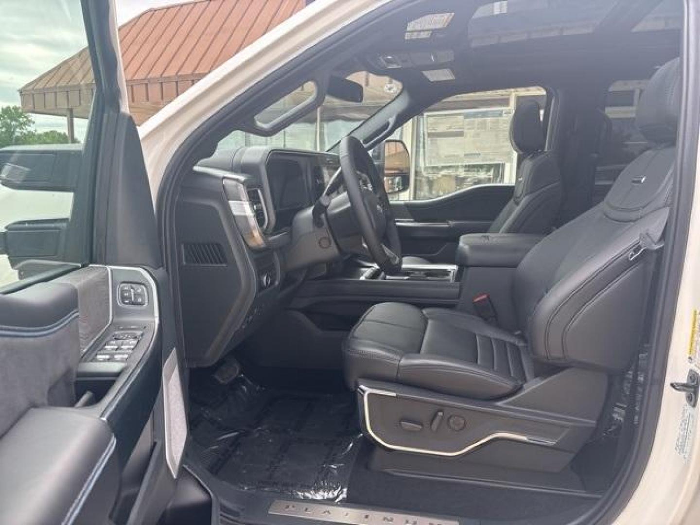 2025 Star White Metallic Tri-Coat /Black Onyx Ford F-250SD Platinum (1FT8W2BMXSE) with an 6.7L High Output Power Stroke V8 Diesel engine, Automatic transmission, located at 1105 E Mulberry, Kaufman, TX, 75142, (972) 962-2151, 32.589550, -96.300926 - Star White Metallic Tri-Coat 2025 Ford F-250SD 4D Crew Cab Platinum 4WD 10-Speed Automatic 6.7L High Output Power Stroke V8 Diesel 4WD.<br><br><br>Please call Paul Murrey Ford Inc. In Kaufman Texas A Family Dealership Since 1952 Serving the Dallas Fort Worth and East Texas areas for over 70 years. P - Photo#9