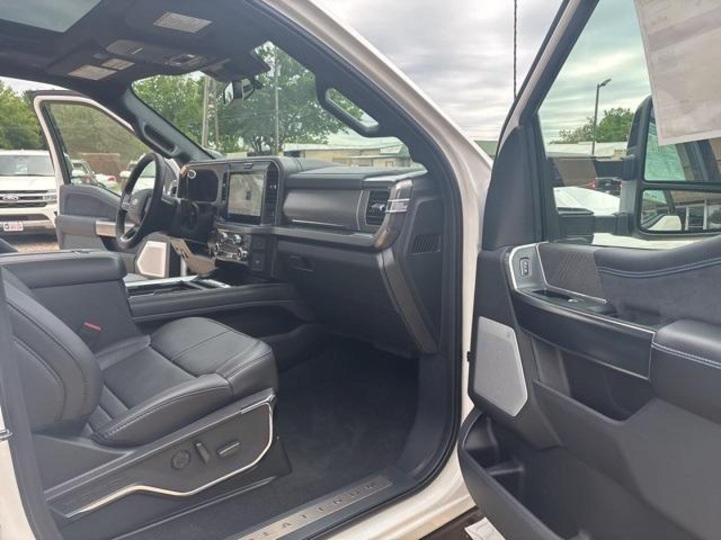 2025 Star White Metallic Tri-Coat /Black Onyx Ford F-250SD Platinum (1FT8W2BMXSE) with an 6.7L High Output Power Stroke V8 Diesel engine, Automatic transmission, located at 1105 E Mulberry, Kaufman, TX, 75142, (972) 962-2151, 32.589550, -96.300926 - Star White Metallic Tri-Coat 2025 Ford F-250SD 4D Crew Cab Platinum 4WD 10-Speed Automatic 6.7L High Output Power Stroke V8 Diesel 4WD.<br><br><br>Please call Paul Murrey Ford Inc. In Kaufman Texas A Family Dealership Since 1952 Serving the Dallas Fort Worth and East Texas areas for over 70 years. P - Photo#14
