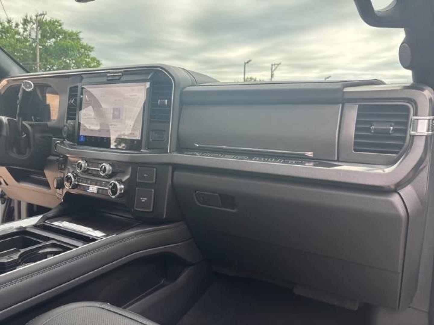 2025 Star White Metallic Tri-Coat /Black Onyx Ford F-250SD Platinum (1FT8W2BMXSE) with an 6.7L High Output Power Stroke V8 Diesel engine, Automatic transmission, located at 1105 E Mulberry, Kaufman, TX, 75142, (972) 962-2151, 32.589550, -96.300926 - Star White Metallic Tri-Coat 2025 Ford F-250SD 4D Crew Cab Platinum 4WD 10-Speed Automatic 6.7L High Output Power Stroke V8 Diesel 4WD.<br><br><br>Please call Paul Murrey Ford Inc. In Kaufman Texas A Family Dealership Since 1952 Serving the Dallas Fort Worth and East Texas areas for over 70 years. P - Photo#16