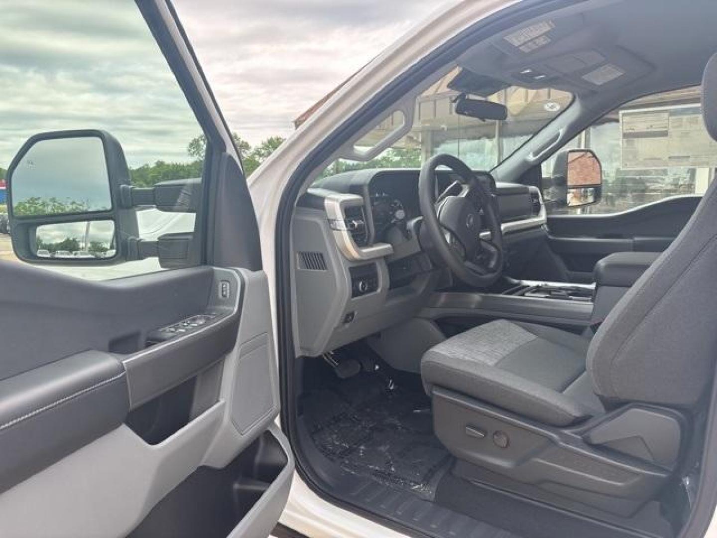 2025 Oxford White /Medium Dark Slate Ford F-350SD XLT (1FT8W3BT0SE) with an Power Stroke 6.7L V8 DI 32V OHV Turbodiesel engine, Automatic transmission, located at 1105 E Mulberry, Kaufman, TX, 75142, (972) 962-2151, 32.589550, -96.300926 - Oxford White 2025 Ford F-350SD 4D Crew Cab XLT 4WD 10-Speed Automatic Power Stroke 6.7L V8 DI 32V OHV Turbodiesel 4WD.<br><br><br>Please call Paul Murrey Ford Inc. In Kaufman Texas A Family Dealership Since 1952 Serving the Dallas Fort Worth and East Texas areas for over 70 years. Please call 972-96 - Photo#8