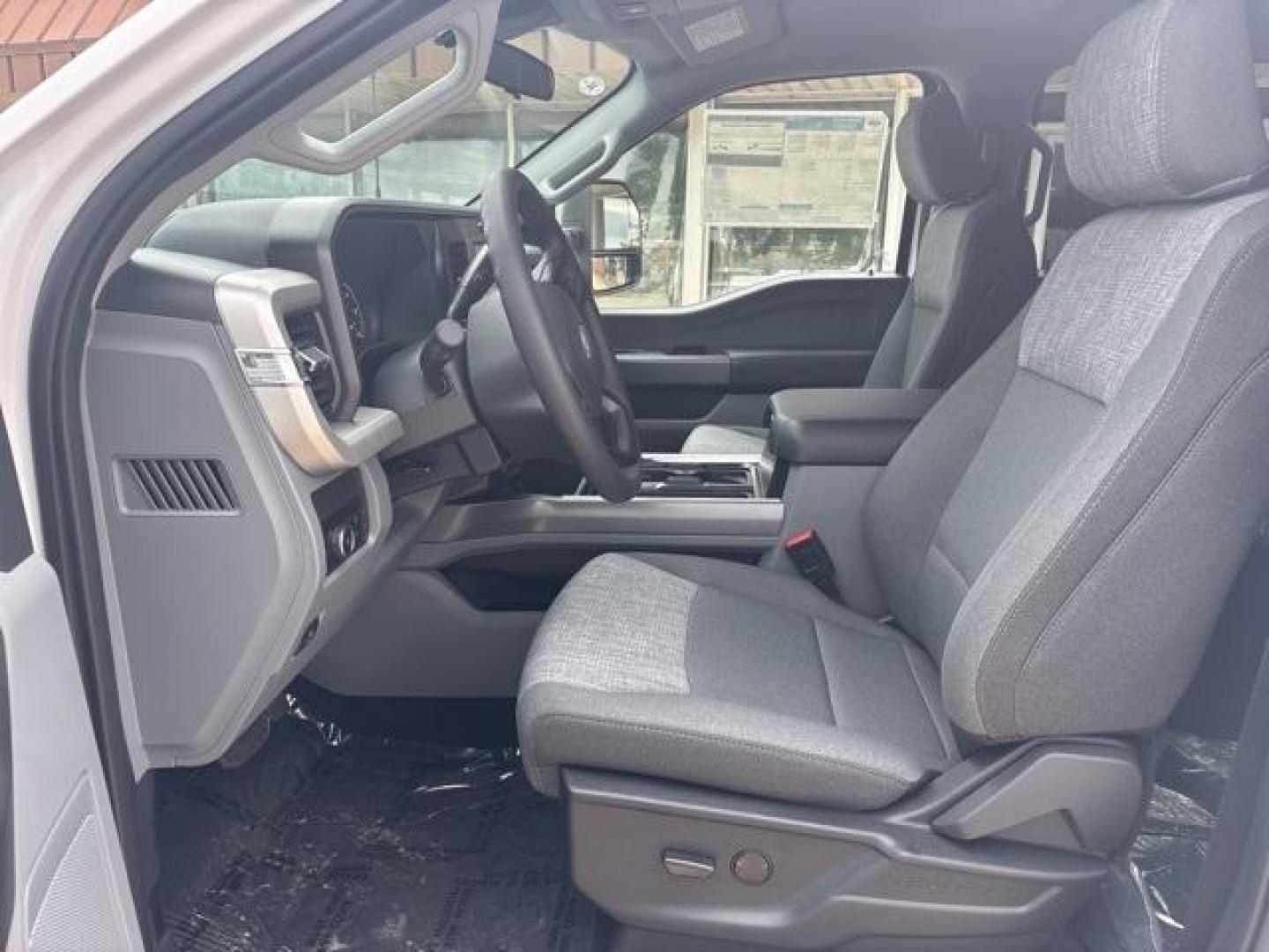 2025 Oxford White /Medium Dark Slate Ford F-350SD XLT (1FT8W3BT0SE) with an Power Stroke 6.7L V8 DI 32V OHV Turbodiesel engine, Automatic transmission, located at 1105 E Mulberry, Kaufman, TX, 75142, (972) 962-2151, 32.589550, -96.300926 - Oxford White 2025 Ford F-350SD 4D Crew Cab XLT 4WD 10-Speed Automatic Power Stroke 6.7L V8 DI 32V OHV Turbodiesel 4WD.<br><br><br>Please call Paul Murrey Ford Inc. In Kaufman Texas A Family Dealership Since 1952 Serving the Dallas Fort Worth and East Texas areas for over 70 years. Please call 972-96 - Photo#9
