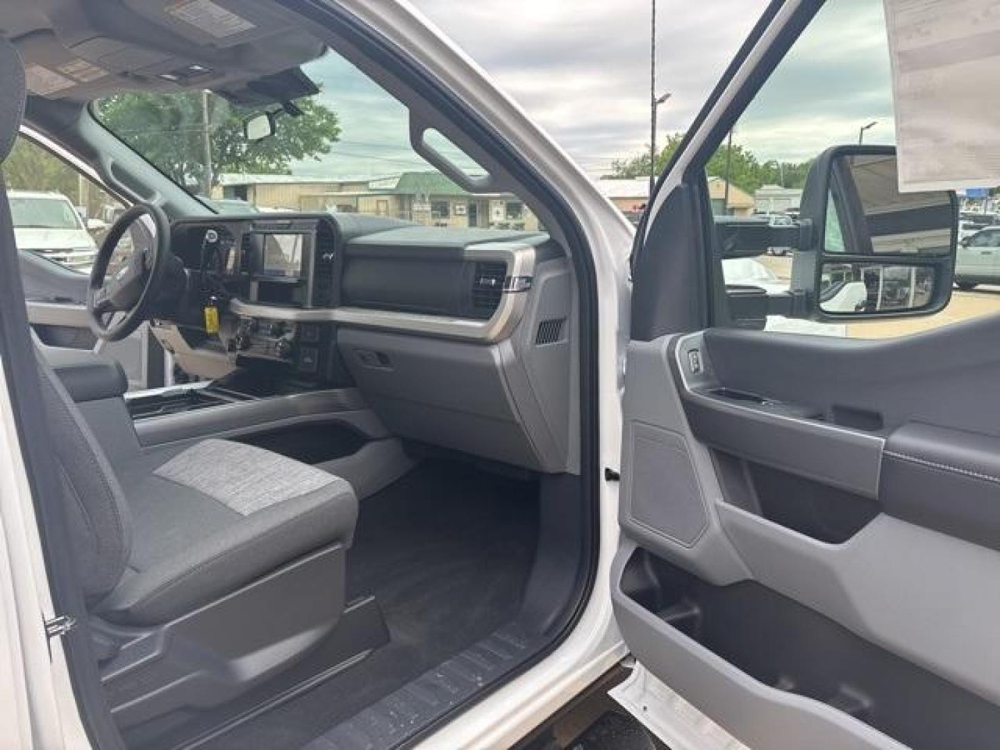 2025 Oxford White /Medium Dark Slate Ford F-350SD XLT (1FT8W3BT0SE) with an Power Stroke 6.7L V8 DI 32V OHV Turbodiesel engine, Automatic transmission, located at 1105 E Mulberry, Kaufman, TX, 75142, (972) 962-2151, 32.589550, -96.300926 - Oxford White 2025 Ford F-350SD 4D Crew Cab XLT 4WD 10-Speed Automatic Power Stroke 6.7L V8 DI 32V OHV Turbodiesel 4WD.<br><br><br>Please call Paul Murrey Ford Inc. In Kaufman Texas A Family Dealership Since 1952 Serving the Dallas Fort Worth and East Texas areas for over 70 years. Please call 972-96 - Photo#13