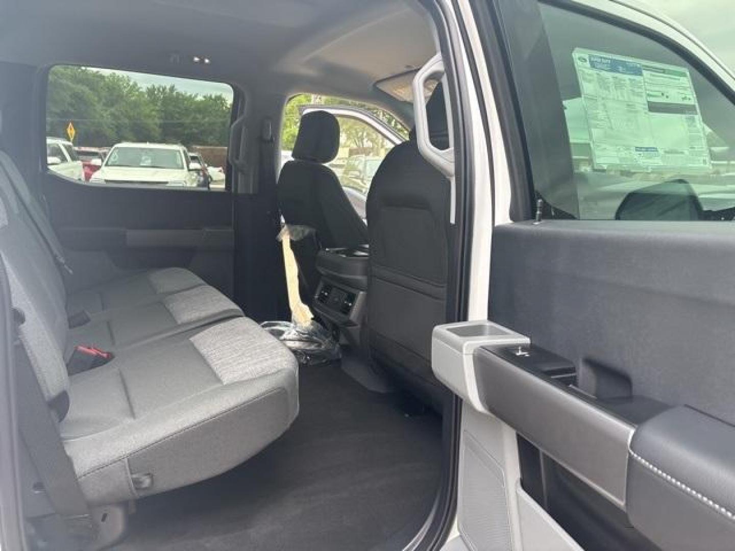 2025 Oxford White /Medium Dark Slate Ford F-350SD XLT (1FT8W3BT0SE) with an Power Stroke 6.7L V8 DI 32V OHV Turbodiesel engine, Automatic transmission, located at 1105 E Mulberry, Kaufman, TX, 75142, (972) 962-2151, 32.589550, -96.300926 - Oxford White 2025 Ford F-350SD 4D Crew Cab XLT 4WD 10-Speed Automatic Power Stroke 6.7L V8 DI 32V OHV Turbodiesel 4WD.<br><br><br>Please call Paul Murrey Ford Inc. In Kaufman Texas A Family Dealership Since 1952 Serving the Dallas Fort Worth and East Texas areas for over 70 years. Please call 972-96 - Photo#16