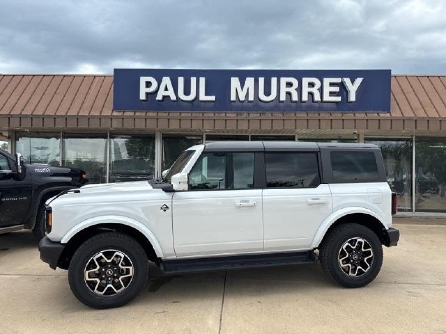 2025 Oxford White /Black Onyx Interior Ford Bronco Outer Banks (1FMEE8BP0SL) with an 2.7L EcoBoost V6 engine, Automatic transmission, located at 1105 E Mulberry, Kaufman, TX, 75142, (972) 962-2151, 32.589550, -96.300926 - Oxford White 2025 Ford Bronco 4D Sport Utility Outer Banks 4WD 10-Speed Automatic 2.7L EcoBoost V6<br><br>Recent Arrival!<br><br><br>Please call Paul Murrey Ford Inc. In Kaufman Texas A Family Dealership Since 1952 Serving the Dallas Fort Worth and East Texas areas for over 70 years. Please call 972 - Photo#0